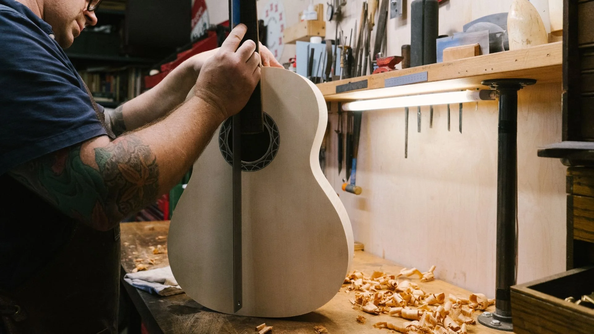 building a new guitar at heritage luthier school in lexington north carolina with luthier john vergara