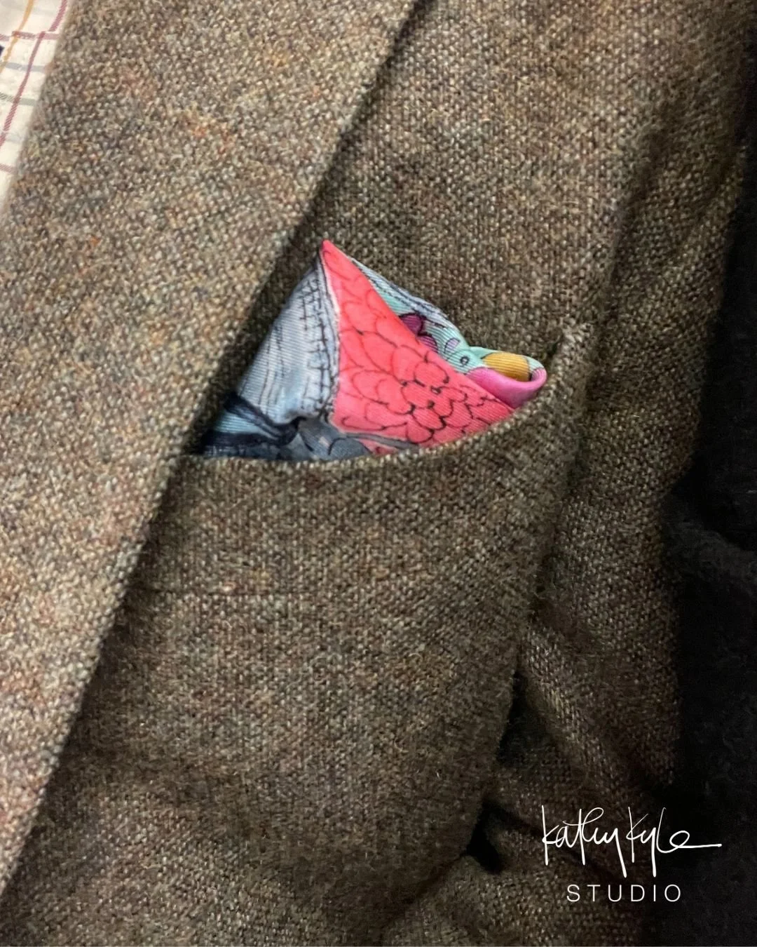 All scarves can be ordered as pocket squares