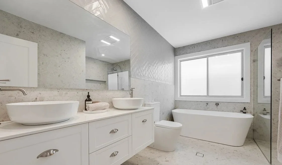 Stevens+Road+-+mainbathroom.jpg