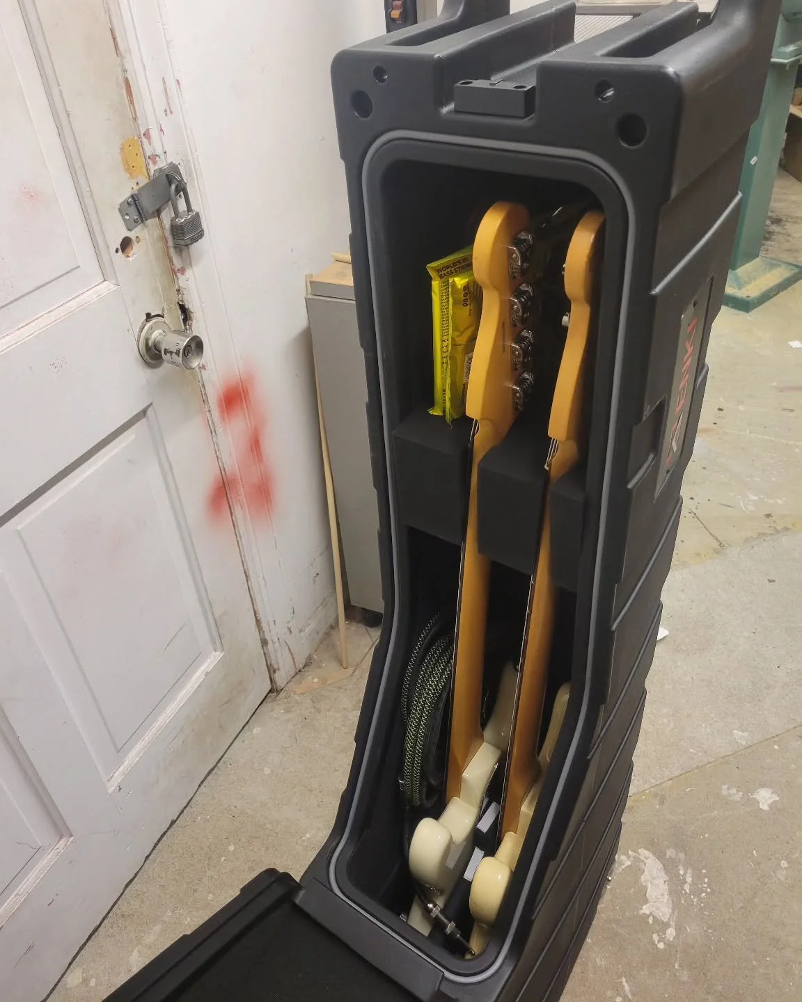 Running through 2 basses for Bobko from @gelhc prior to their Australian and Japan dates as well as their tour with @spiritboxmusic @loatheasone and @dyingwishhc