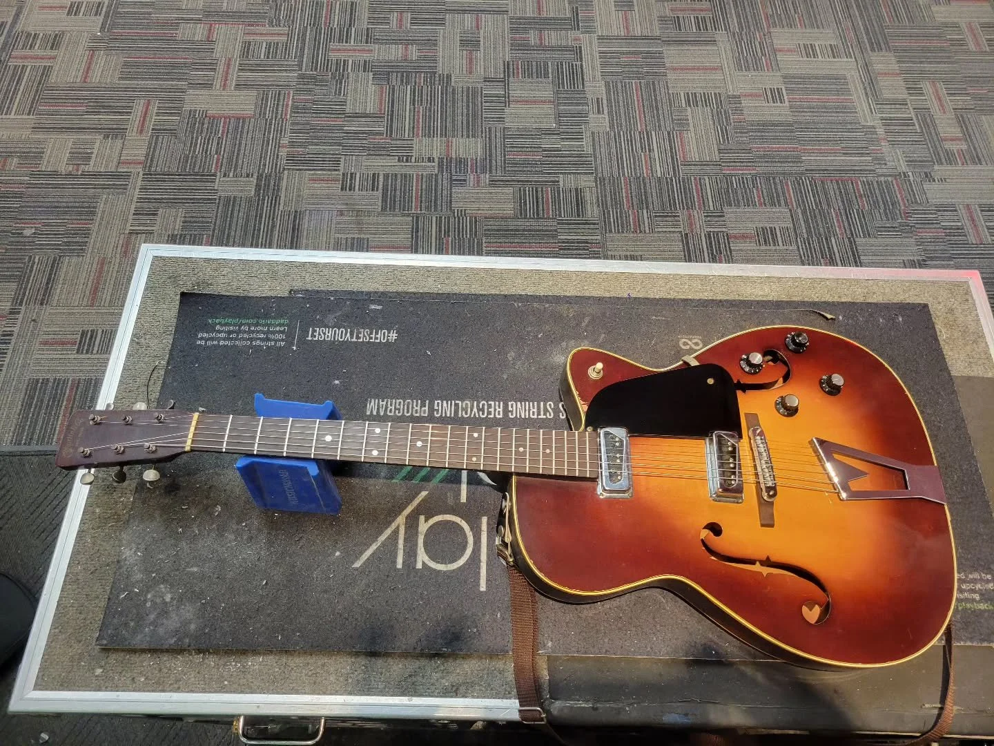 Got my hands on a super old Martin F-55 by @martinguitar that is equipped with Dearmond pickups and i cant wait to dig into it!