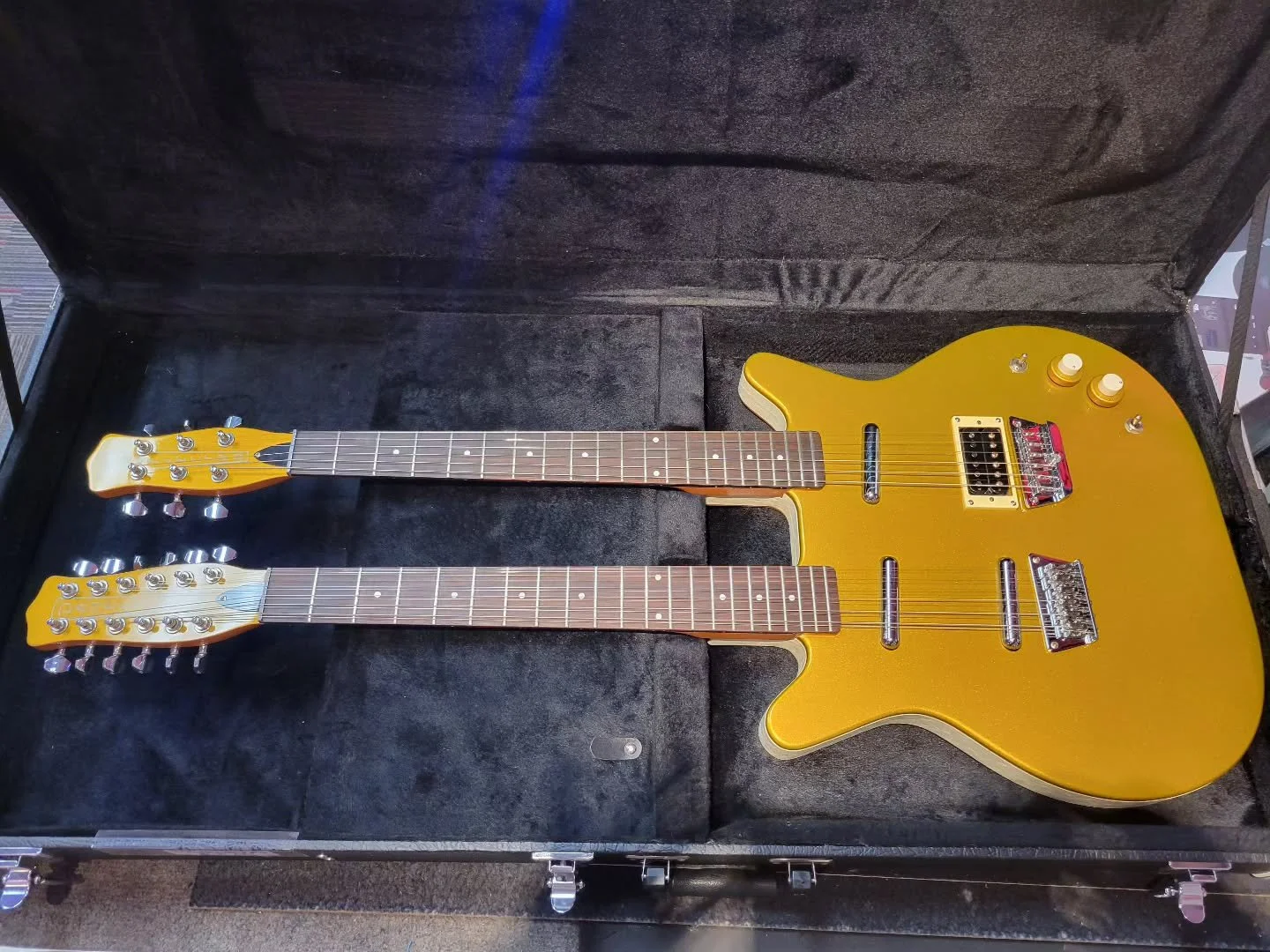 Worked on this double neck Dan Electro for 
 @arckistband and removed the lipstick from the bidged of the 6 string to install a Gibson '59