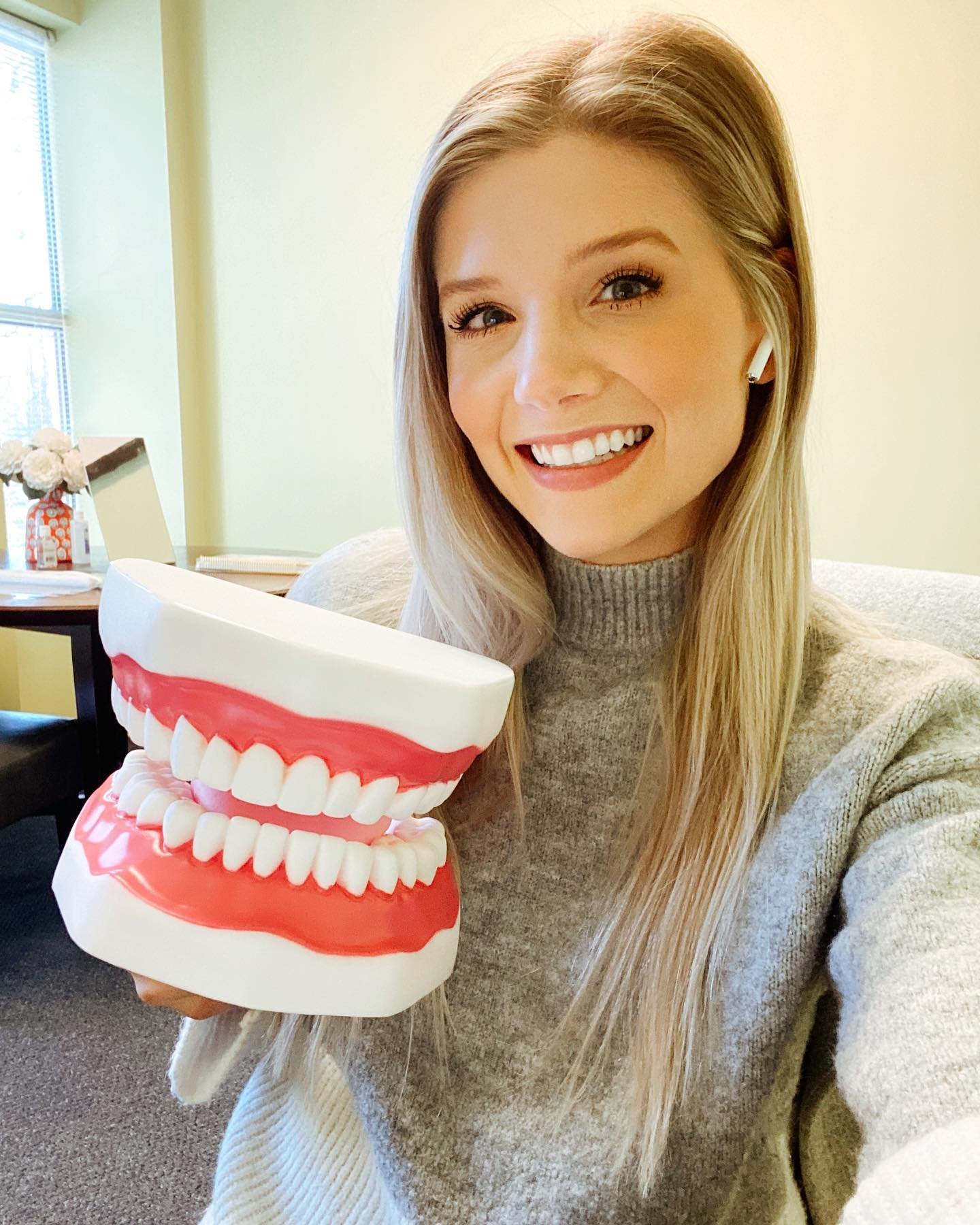 My articulation kids are loving my new speech assistant, Mr. Mouth! This particular model is currently unavailable on @amazon, but I found another similar option! Click the link below to get yours 👄
.
.
.
Link: https://www.amazon.com/Easyinsmile-6Ti
