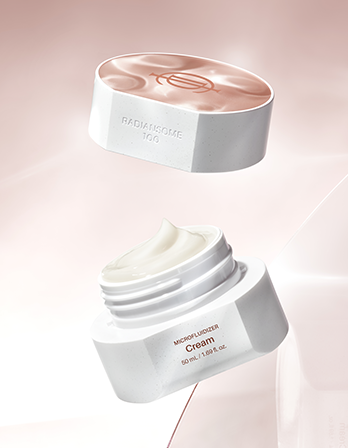 Silky cream texture of Radiansome™ 100 Microfluidizer Cream for deep hydration.