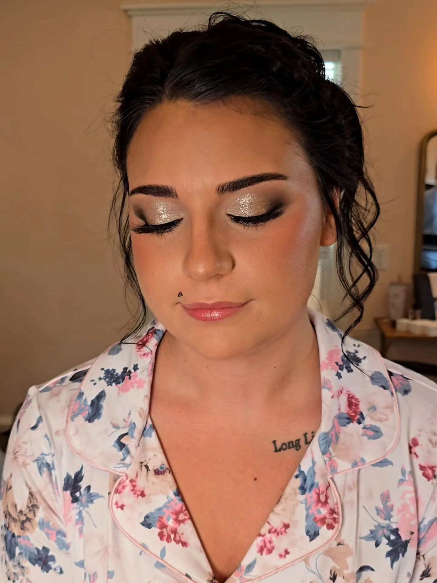 Carmen wanted to make her eyes pop with dark smokey eye, big lashes, and allll the sparkles. Such a gorgeous look with her black hair!!!

Carmen, thank you so much for having me as a part of your wedding day! 🤍

#smokeyeyes
#minnesotawedding
#mnmua 
