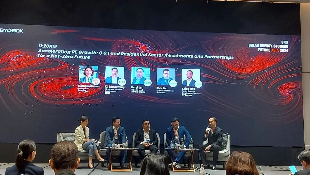 Speaking at Solar Event 2.jpg