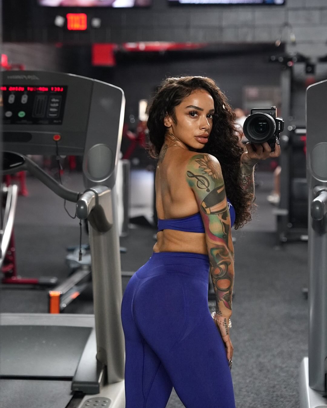 have you hit the gym today? 
𝘆𝗼𝘂 𝘀𝘁𝗶𝗹𝗹 𝗴𝗼𝘁 𝘁𝗶𝗺𝗲, 𝗚𝗢 𝗛𝗜𝗧 𝗟𝗘𝗚𝗦.

	&bull;	Leg Press &ndash; 4x12
	&bull;	Dumbbell Step-Ups &ndash; 4x10 each leg
	&bull;	Walking Dumbbell Lunges &ndash; 4x12
	&bull;	Cable Kickbacks &ndash; 4x12
	&