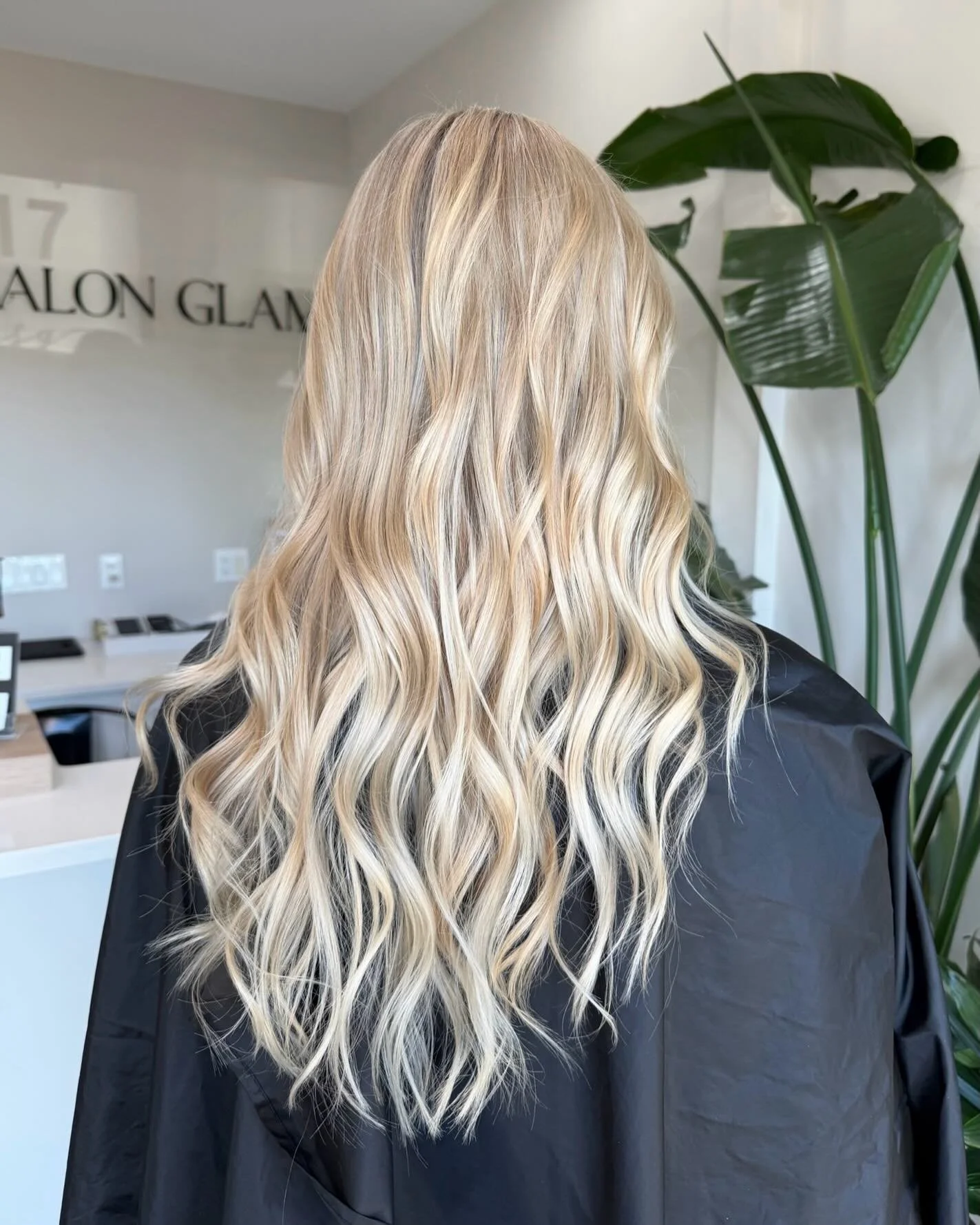 The creamiest butter blonde by Madison @thecutanddyeclub 🧈

A custom lightening session to give light and bright for the summer. Created using @schwarzkopfcan 

#burnbayhairstylist #hairsalonburnaby #hairinspo #butterblonde #hairstylistvancouver