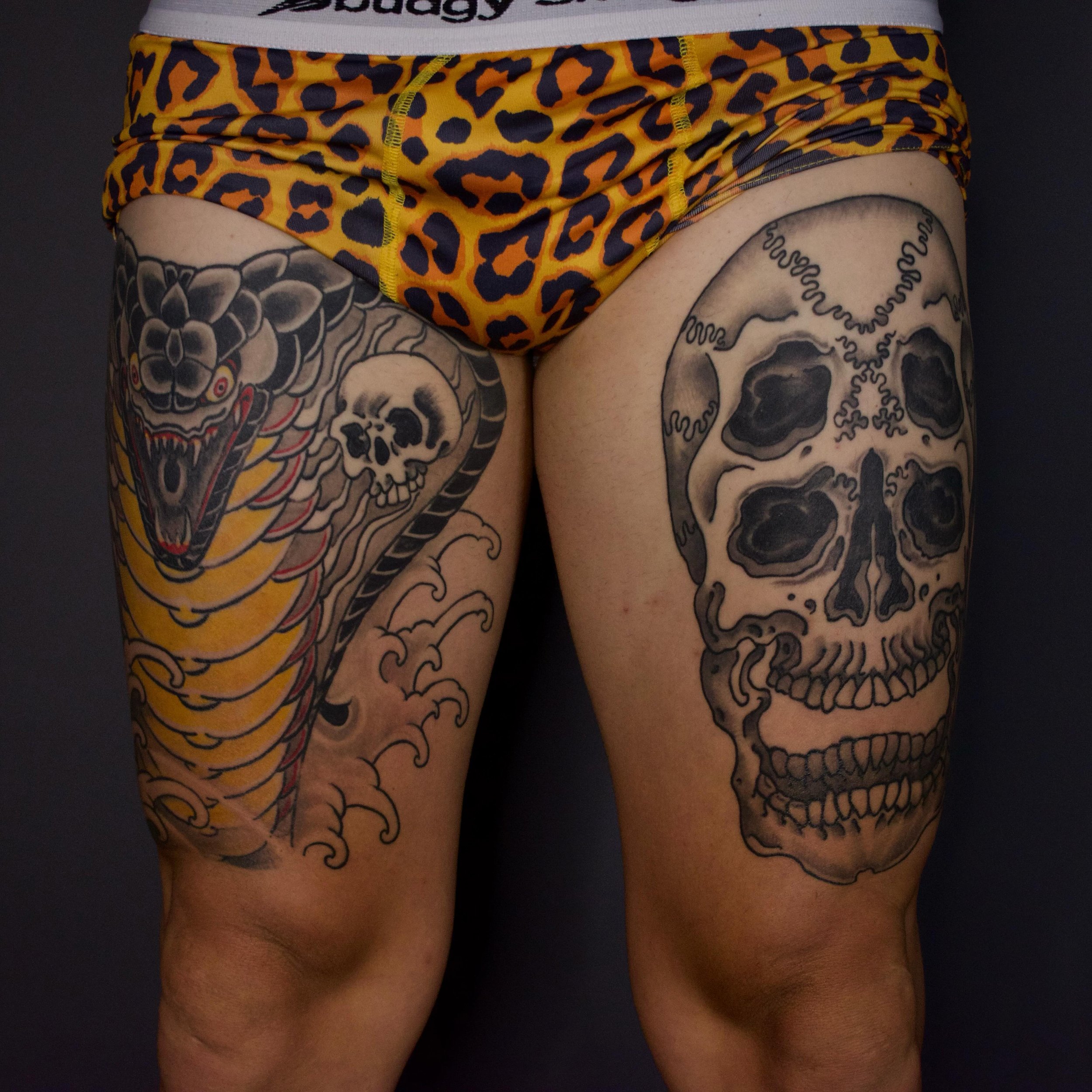 Cobra and double skull on the thighs by @dan_tatz 
Dan&rsquo;s taking bookings for May onwards! DM or fill in our enquiry form on the website to get a consult going 
&bull;
&bull;
&bull;
&bull;
&bull;
#new #fyp #tradtattoo #goldcoast #goldcoasttattoo