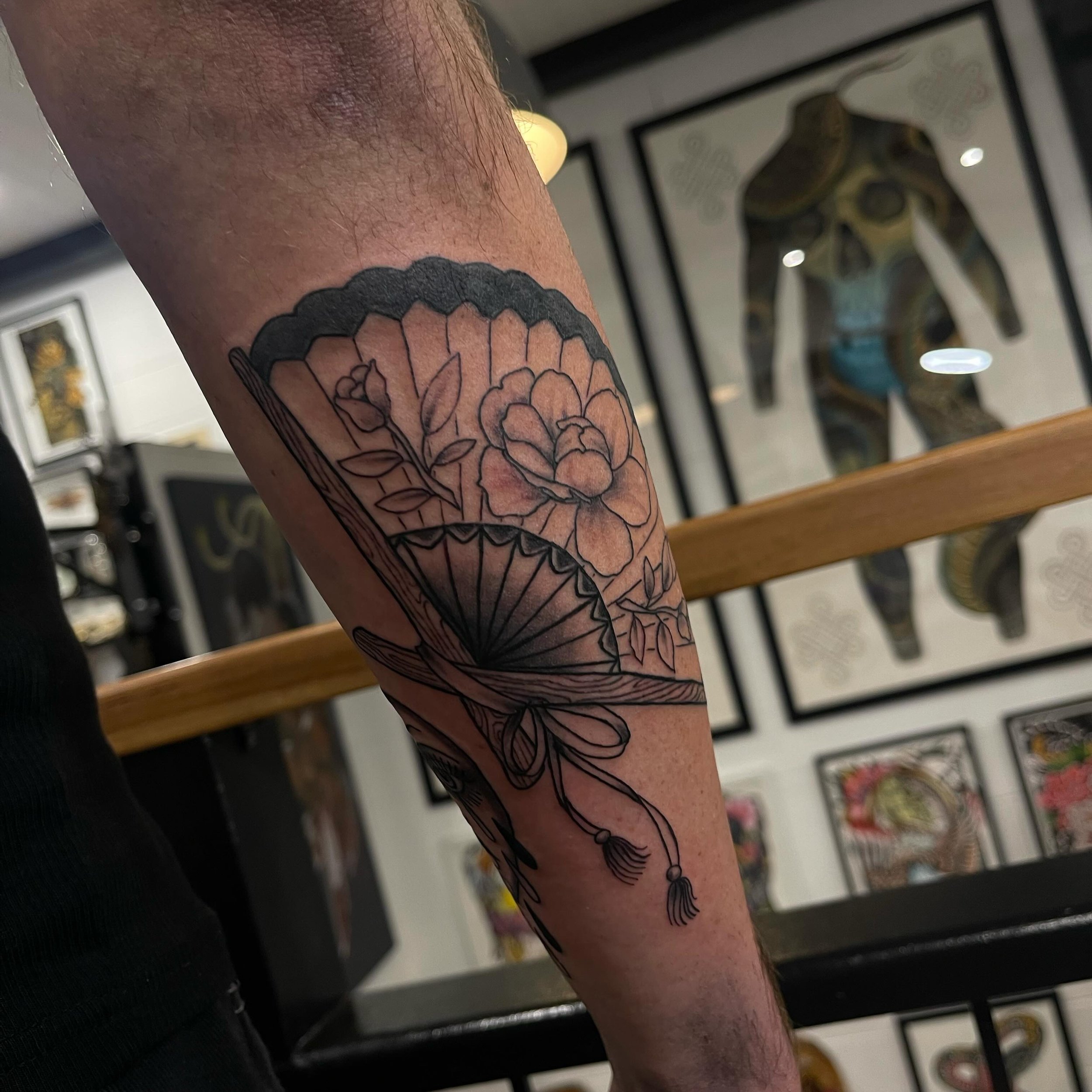 Gorgeous fan on the arm by Tayla @tbd_tattoo 
To get in contact with Tayla, please message directly or book via the shop Instagram or website. 
&bull;
&bull;
&bull;
&bull;
&bull;
#new #fyp #tradtattoo #goldcoast #goldcoasttattoo #visitgoldcoast #tatt