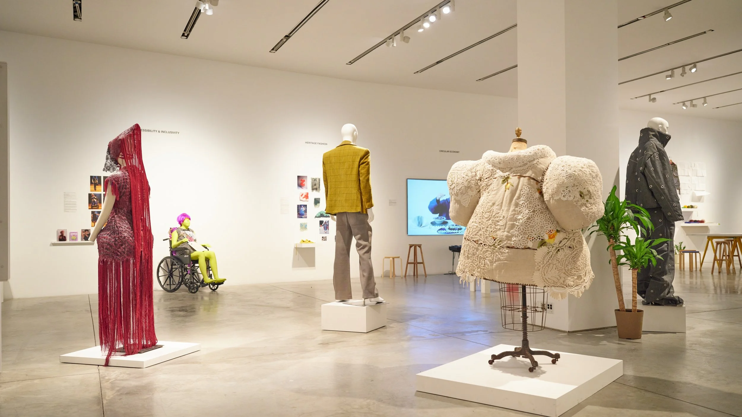 Fashion In Between64815.jpg