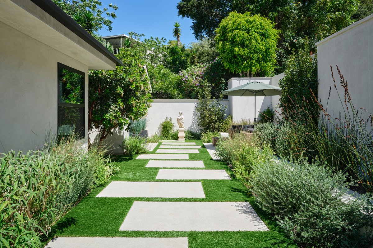 frontyard1.jpg
