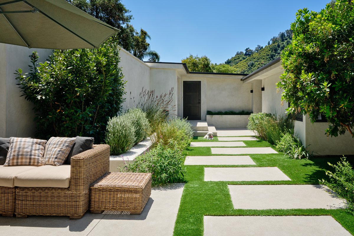 frontyard2.jpg