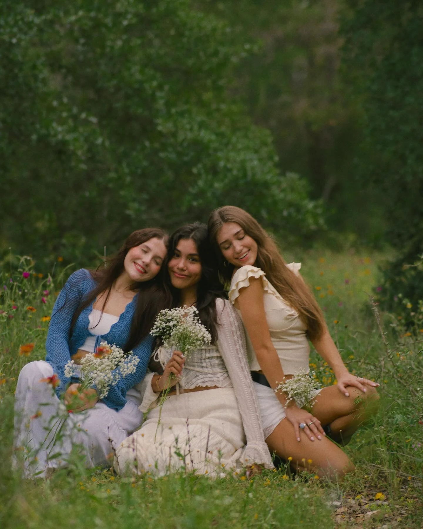 The most beautiful CPHS seniors ever!!💐this has been one of my favorite sessions to date, good luck girls ✨
&bull;
&bull;
&bull;
#texassenior #CPHS24 #LBJWildflowerCenter #graduation #CedarParkHighschool #atxphotography #atxsenior #ContentByKamryn #