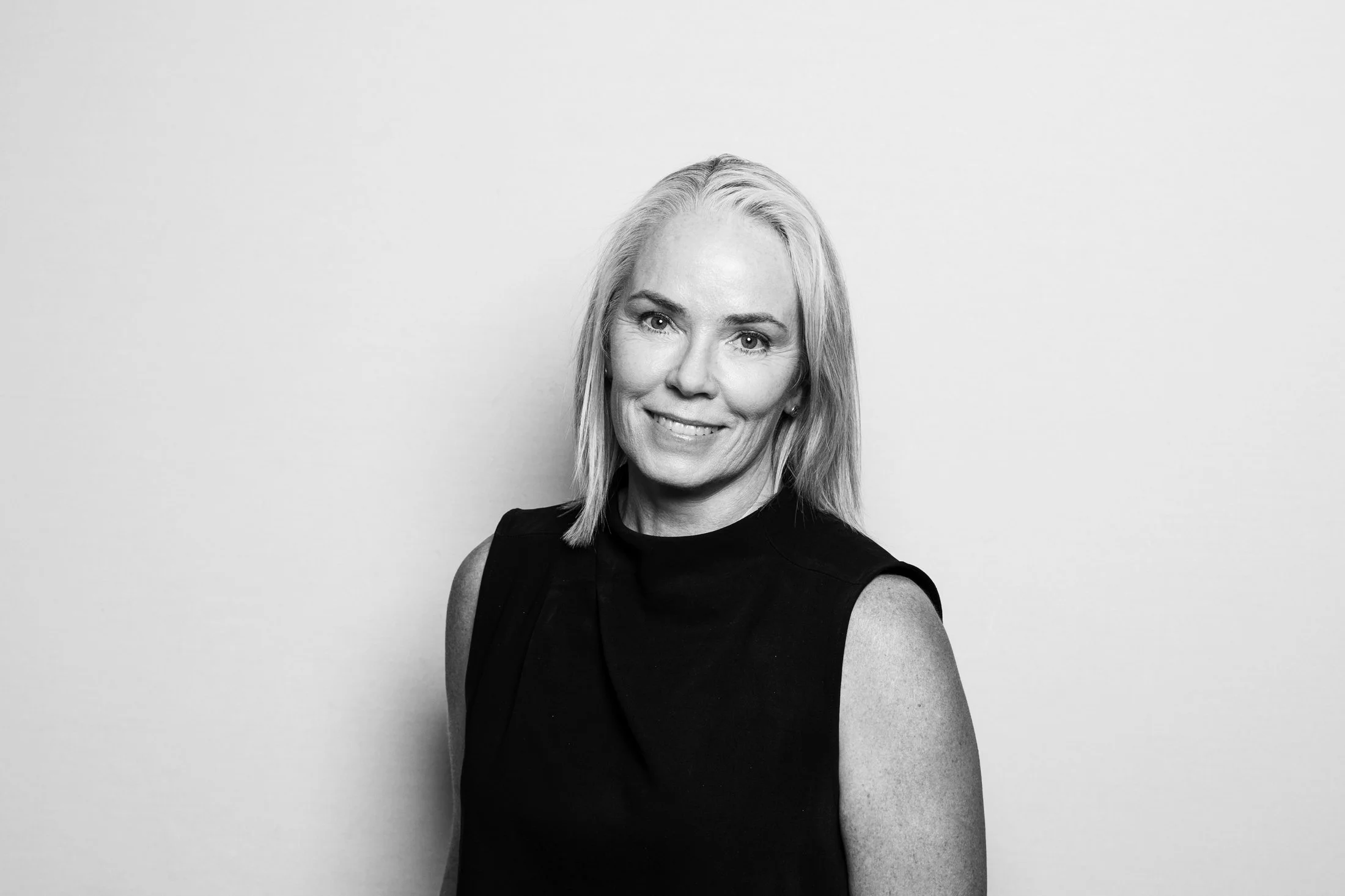 Nutritionist Lisa Hanlon in black and white