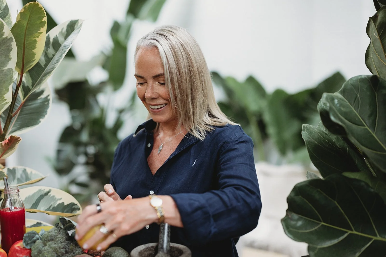 Nutritionist handling apples