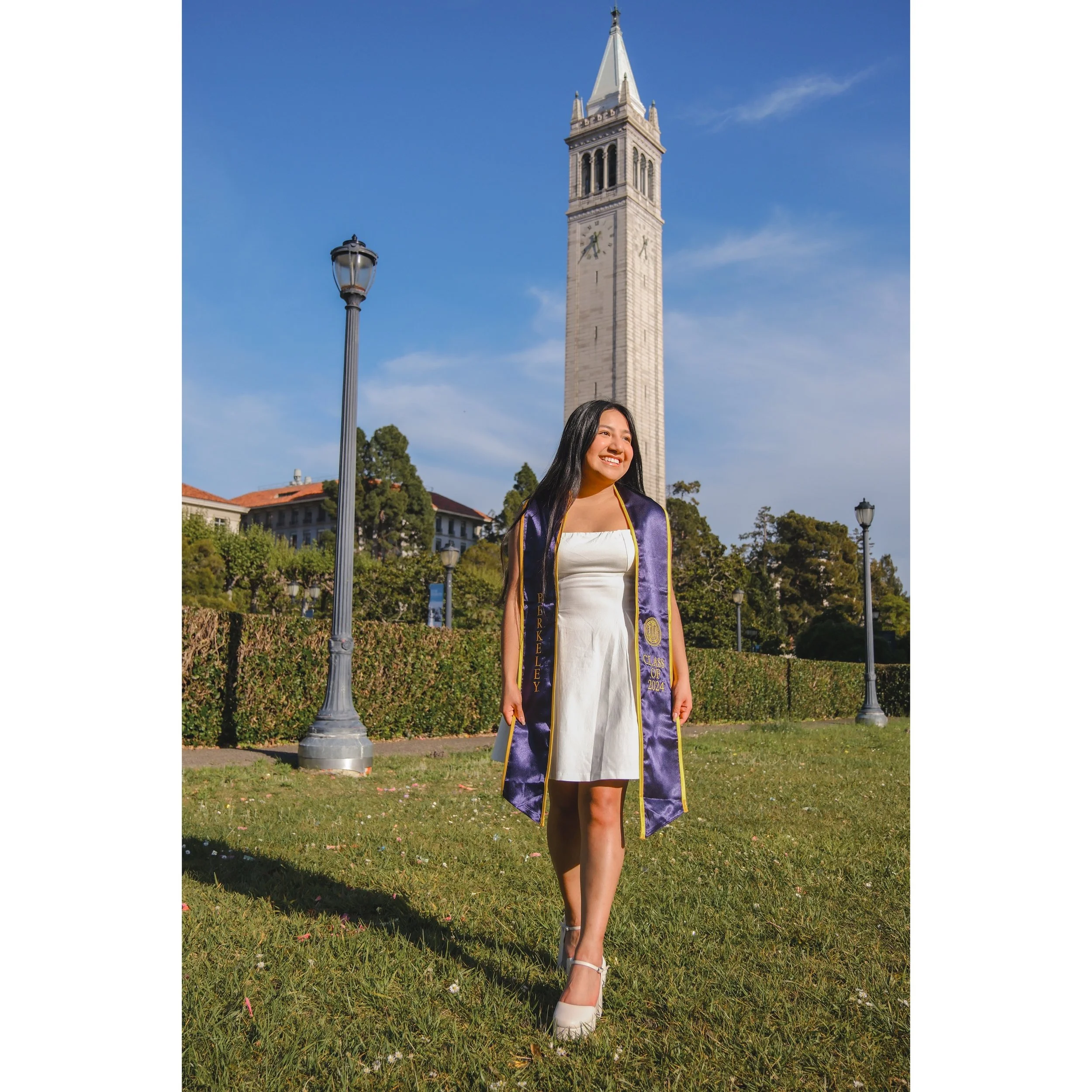 Stunning campanile photo, super classic shot 💛💙🧸
ft. gorgeous grad customer @and.mayra congrats on graduating!! 🥳🥳🥳

#graduation #graduationpictures #berkeley #ucberkeley #berkeleygraduationphotographer #graduationphotography #graduationphotosh