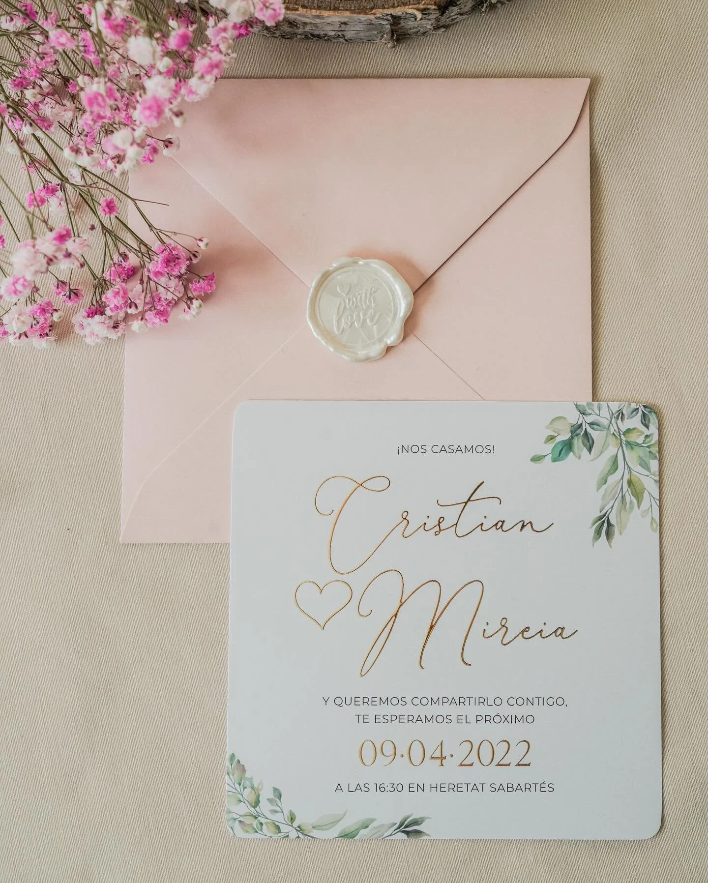 Nos encanta nuestro modelo Martigues🤍🌿

➡️Impresa en papel nacarado de 300 gramos y con el acabado en dorado con relieve.

💻Mira los dise&ntilde;os en el link del perfil

#wedding #weddinginvitations #weddinginspiration