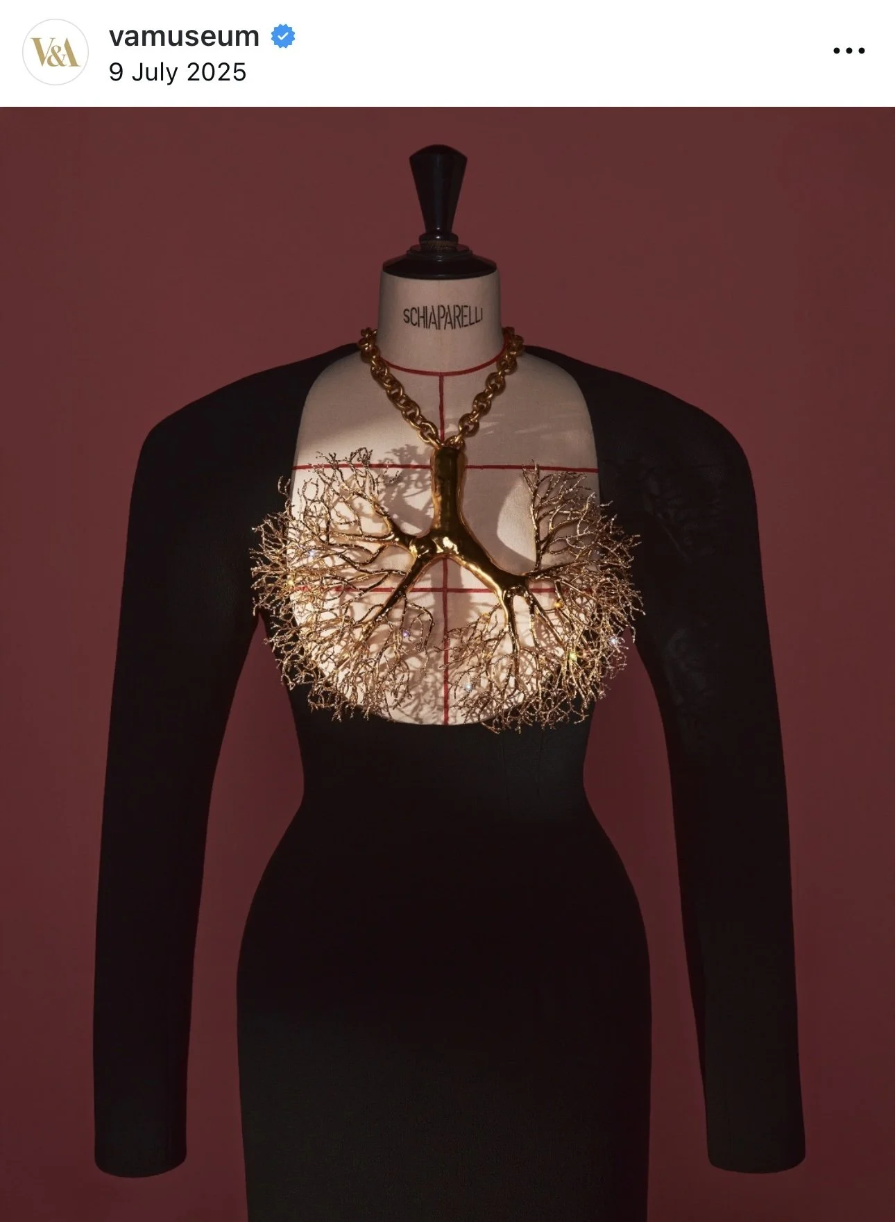 V&A Schiaparelli Fashion News