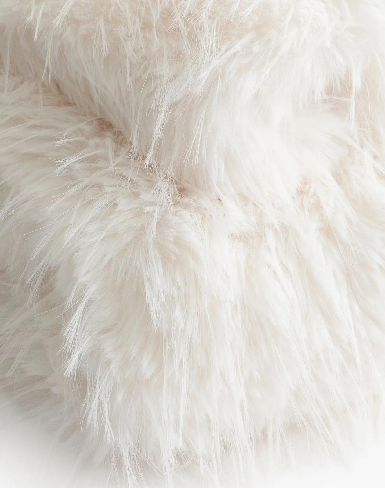 FLUFFY BLANKET - £69.99