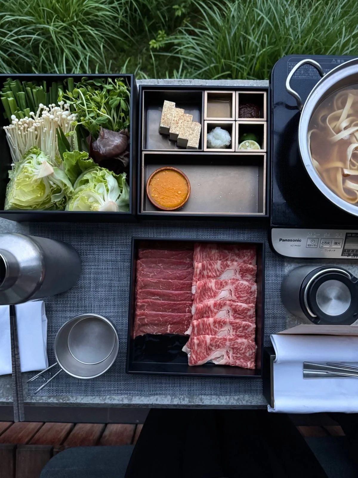 hoshinoya-fuji-japan-lake-kawaguchi-hotpot.jpg