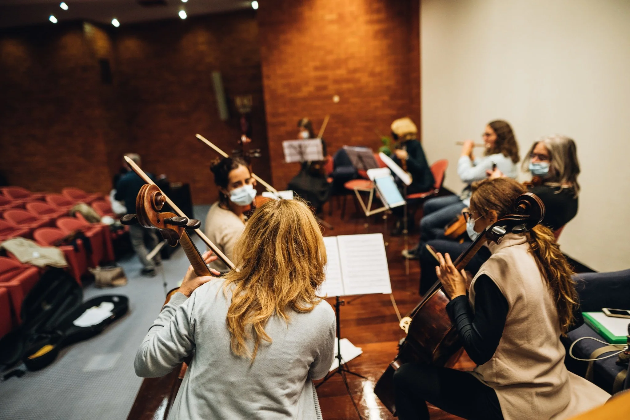"Prescrição Musical, a receita tocada por profissionais de saúde para os curar (e a quem os ouve)"
Mariana Durães (texto) e Teresa Pacheco Miranda (fotos e vídeo)
7 de Dezembro de 2021