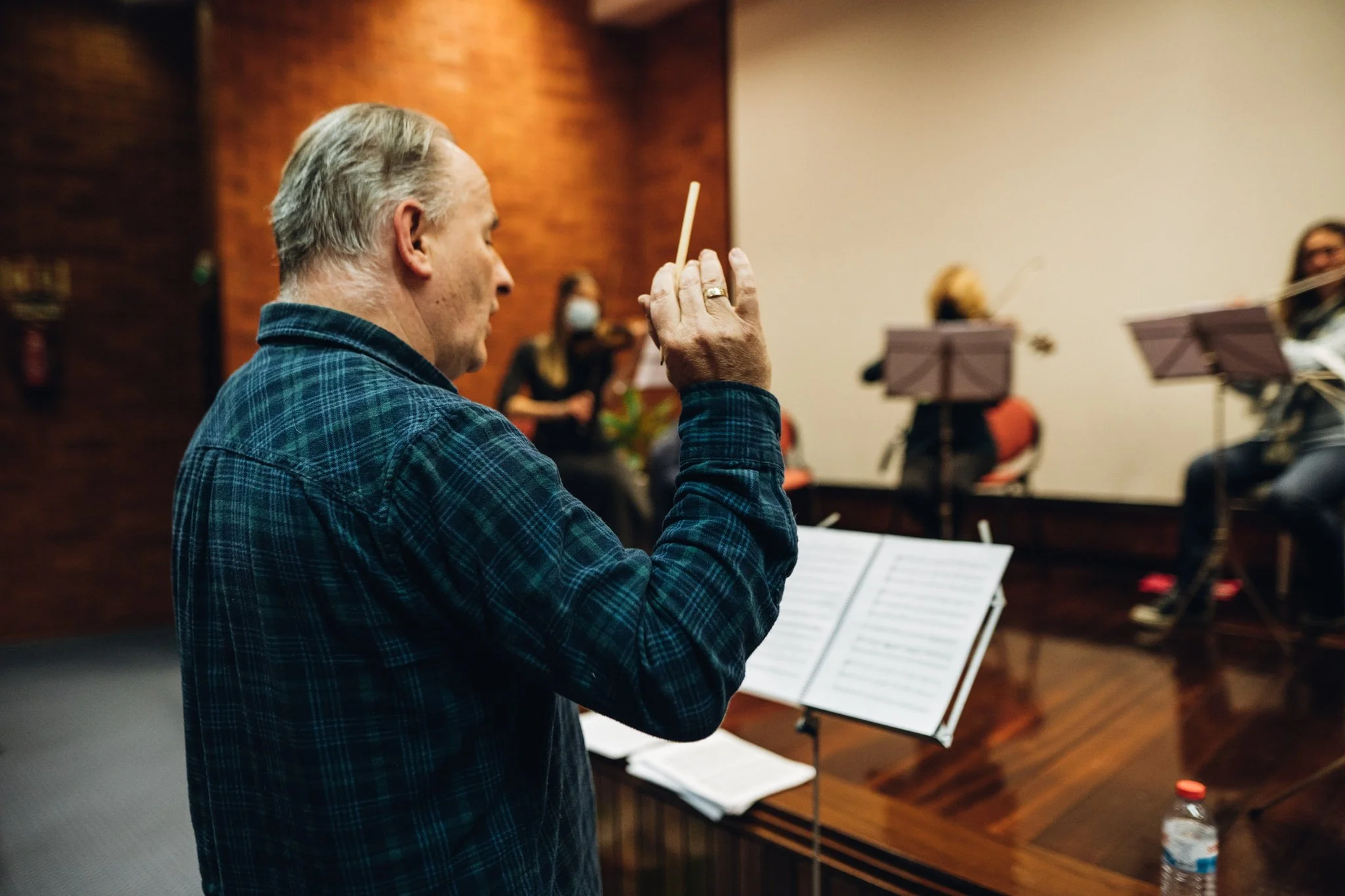 "Prescrição Musical, a receita tocada por profissionais de saúde para os curar (e a quem os ouve)"
Mariana Durães (texto) e Teresa Pacheco Miranda (fotos e vídeo)
7 de Dezembro de 2021