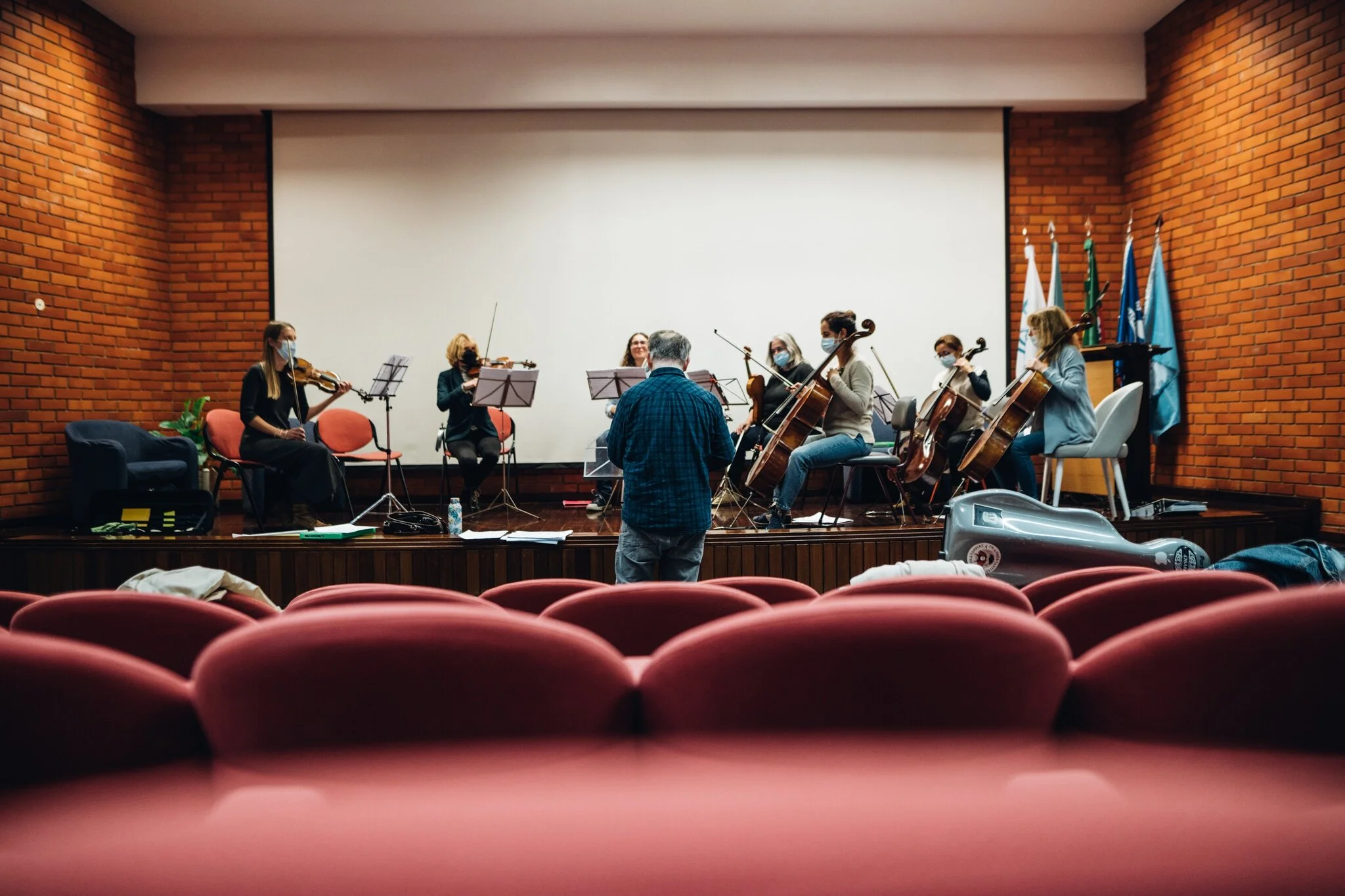 "Prescrição Musical, a receita tocada por profissionais de saúde para os curar (e a quem os ouve)"
Mariana Durães (texto) e Teresa Pacheco Miranda (fotos e vídeo)
7 de Dezembro de 2021