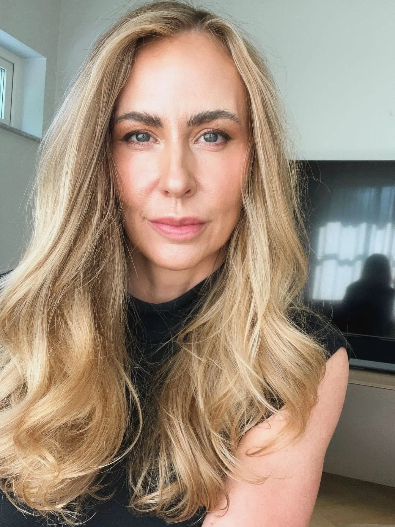 Hej det h&auml;r &auml;r jag! 🧡

Inredningsdesigner med bas i Stockholm och hj&auml;rtat p&aring; Ibiza. Min resa b&ouml;rjade inom sk&ouml;nhet &ndash; som fris&ouml;r, makeupartist och nageldesigner &ndash; och har g&aring;tt via konstskola, fotog