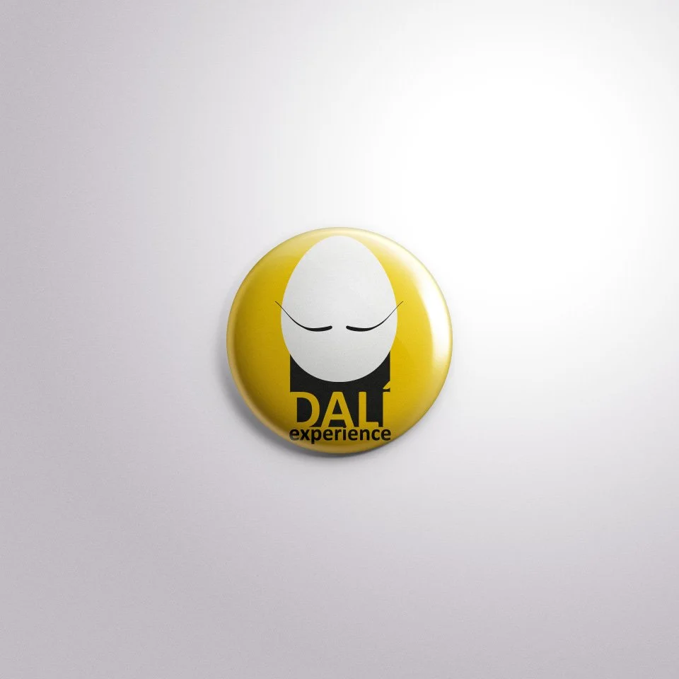 pin uovo fondo gialloù.jpg
