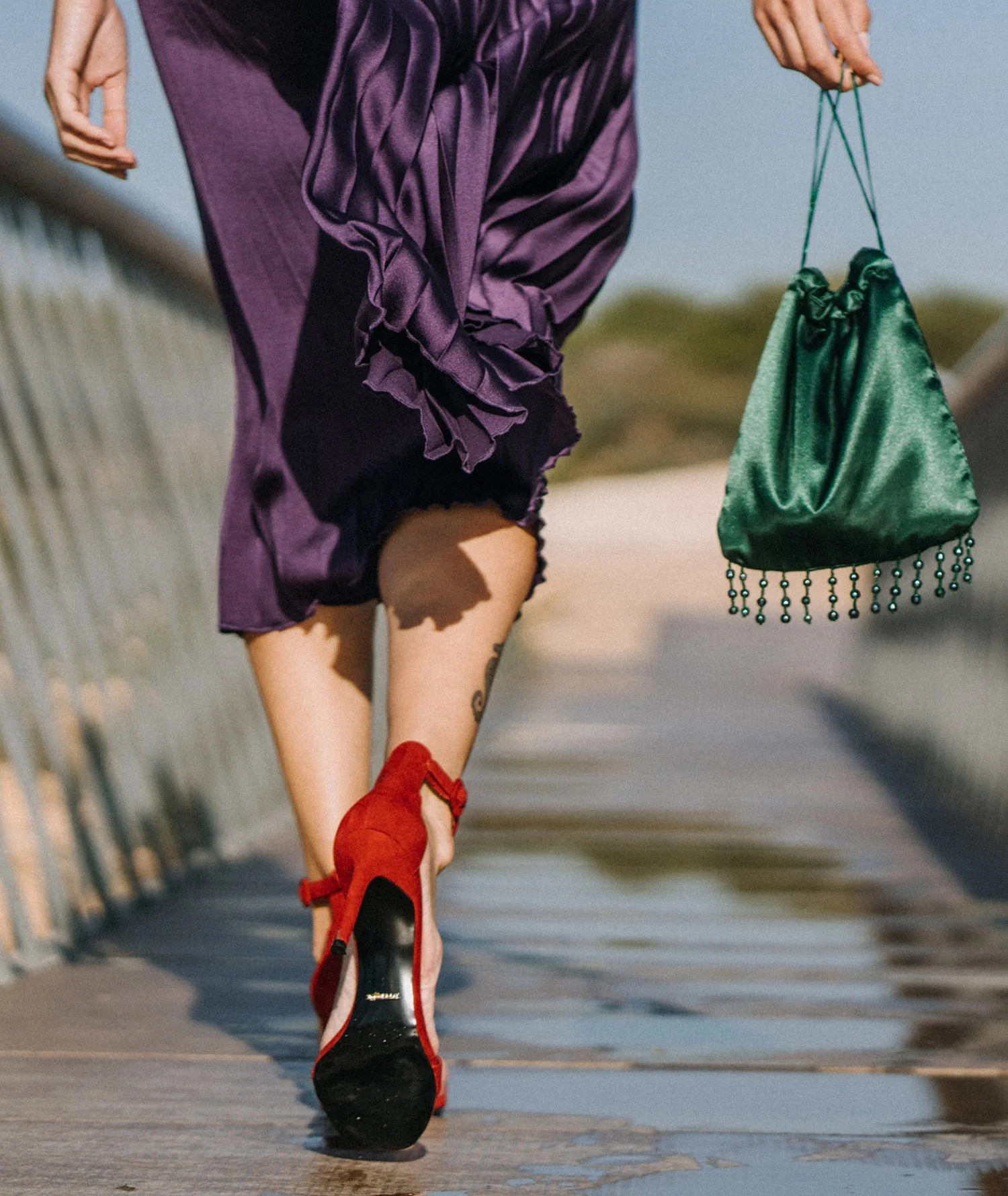 bolso-fiesta-verde-saten-borlas.jpg