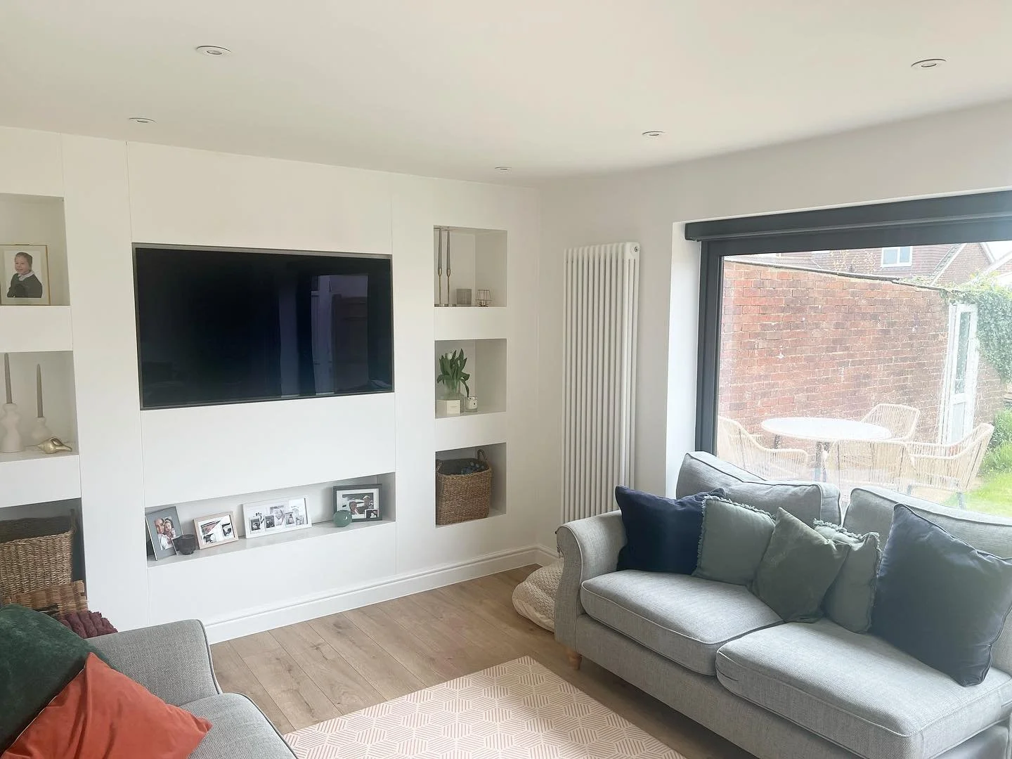 🏡✨ Check out one of our previous projects! We transformed this family space by extending the existing property and flooding it with natural light. ☀️ Now, it&rsquo;s the perfect spot for quality time and making memories together. Swipe to see the in