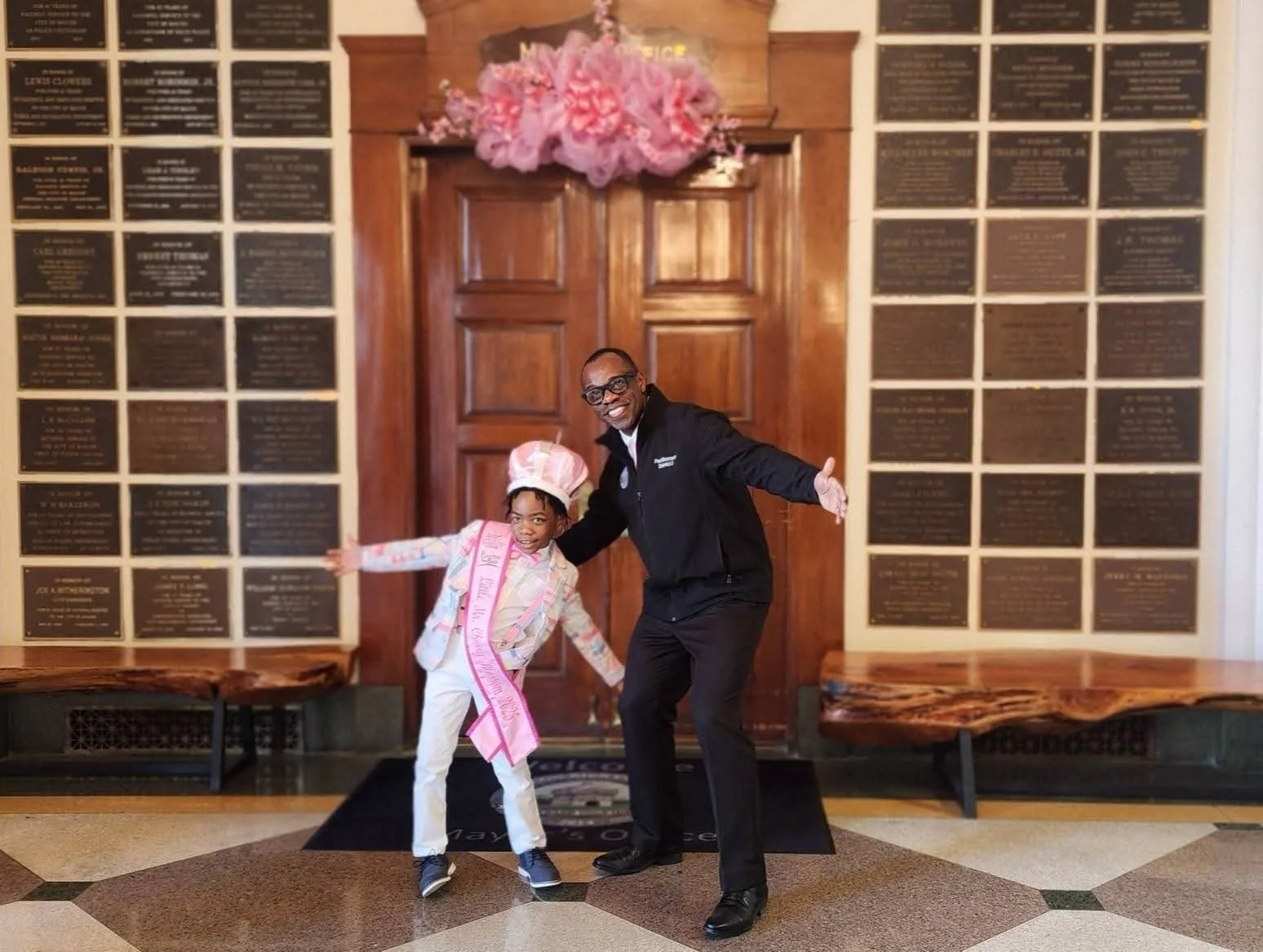 A young visitor at City Hall