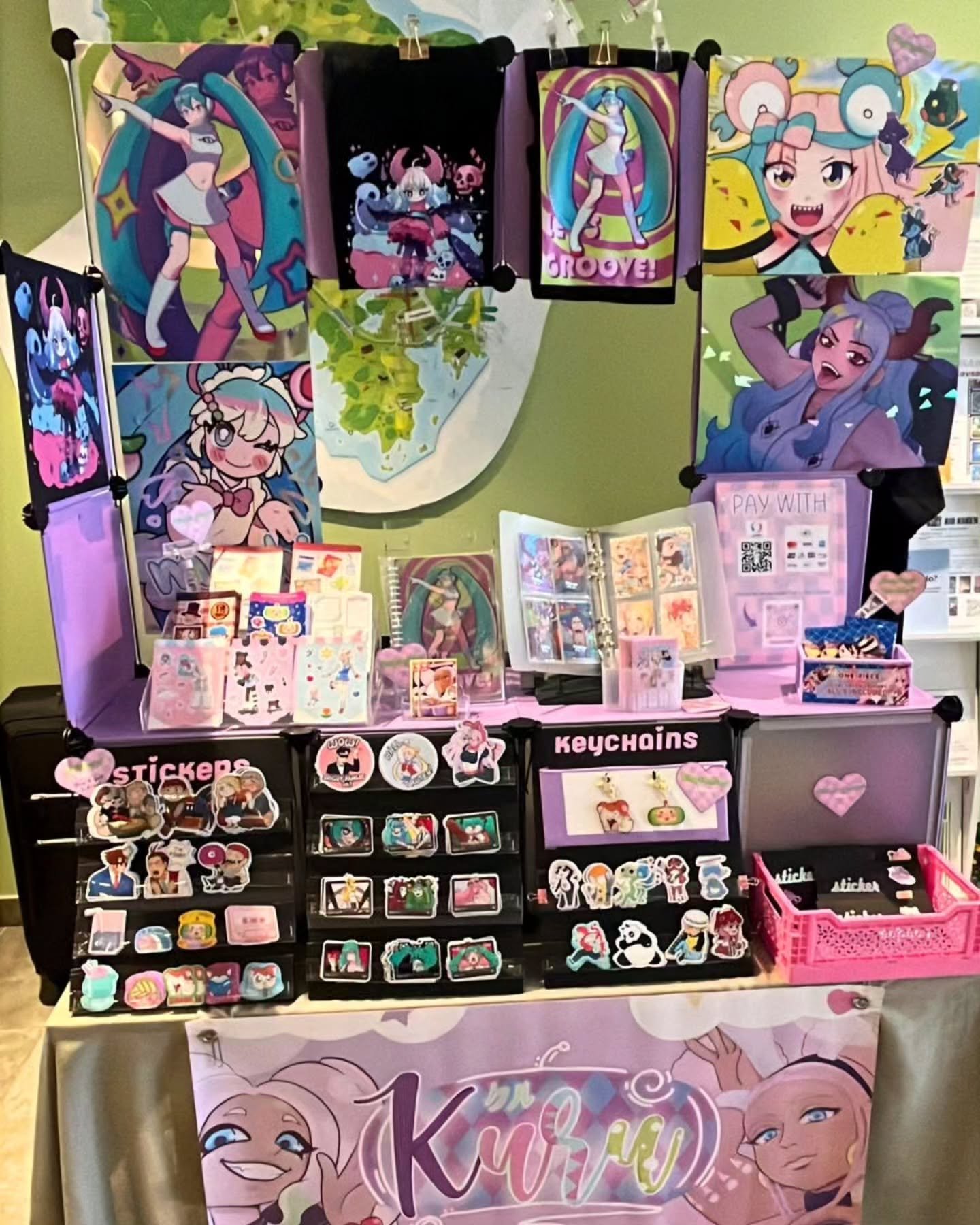 🎨💖&nbsp;Meet&nbsp;the&nbsp;Maker: @kururu4ever
Artist&nbsp;Alley&nbsp;at&nbsp;MGW&nbsp;2025

Kururu4ever&nbsp;brings&nbsp;handcrafted&nbsp;pop&nbsp;power&nbsp;to&nbsp;the&nbsp;Artist&nbsp;Alley&nbsp;with&nbsp;original&nbsp;designs&nbsp;that&nbsp;sh