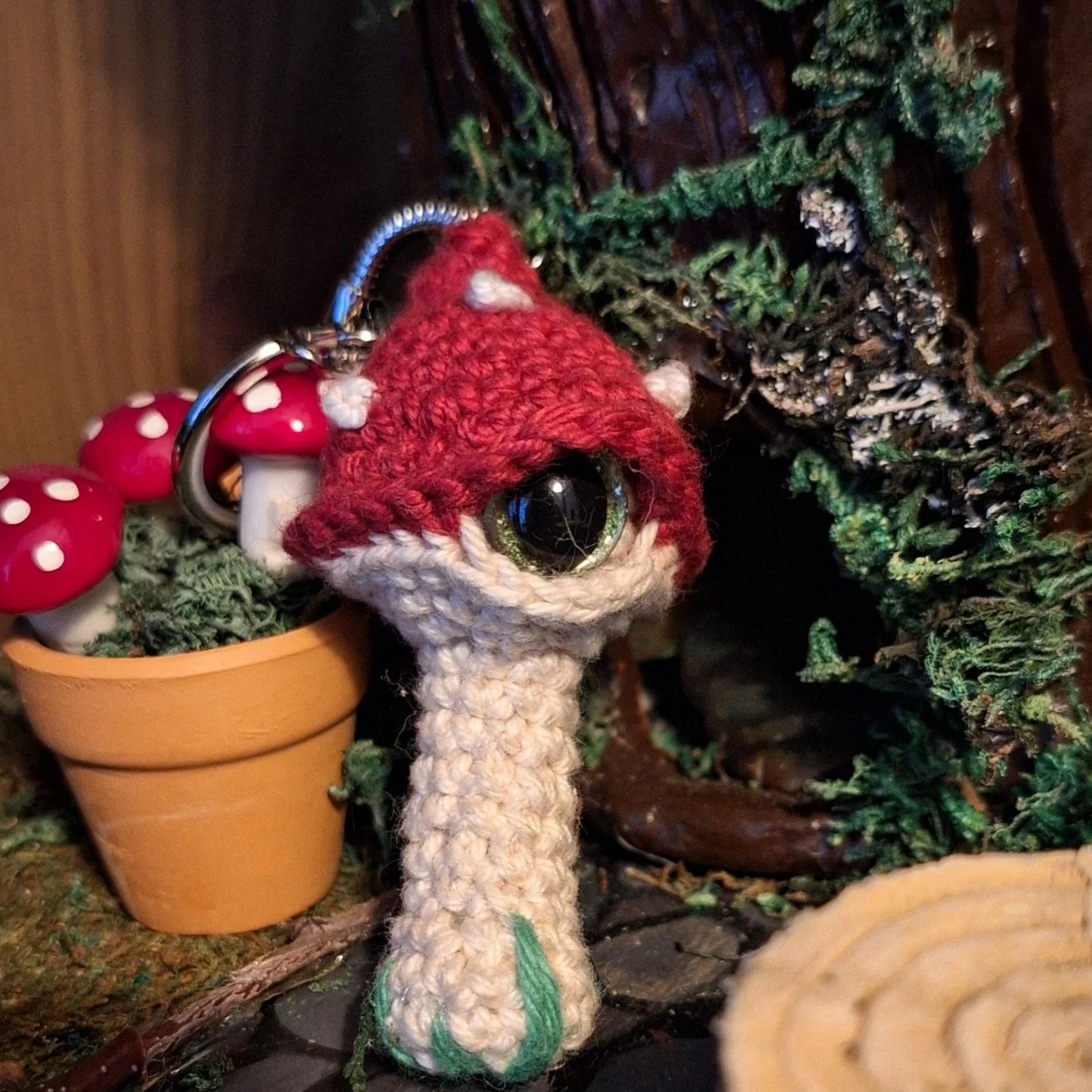 🍄🧶 Artist Alley Spotlight: @ungtantens.pyssel 
Malmö Game Week 2025
Did you spot the yarn goblins taking over Artist Alley? That was Ungtantens Pyssel, where crochet meets chaos in the most magical way.
From Cthulhu dice bags and mushroom bo