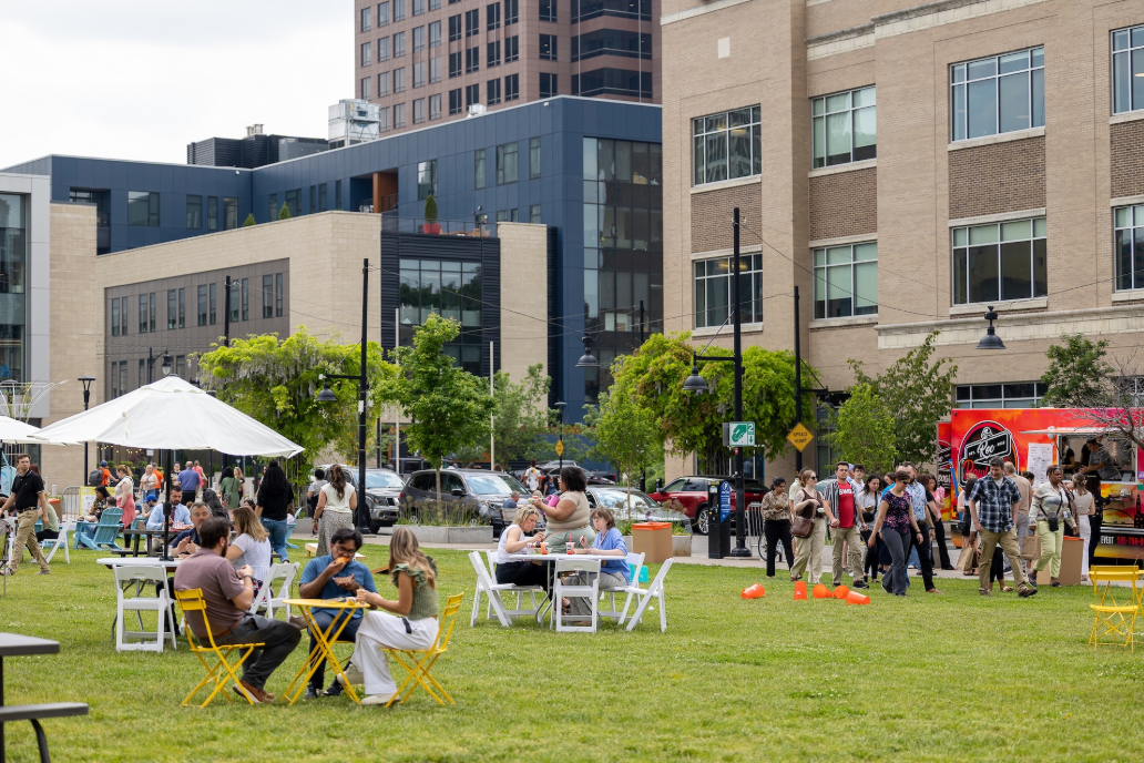 Downtown Definitely begins 5th season with Midday Bash