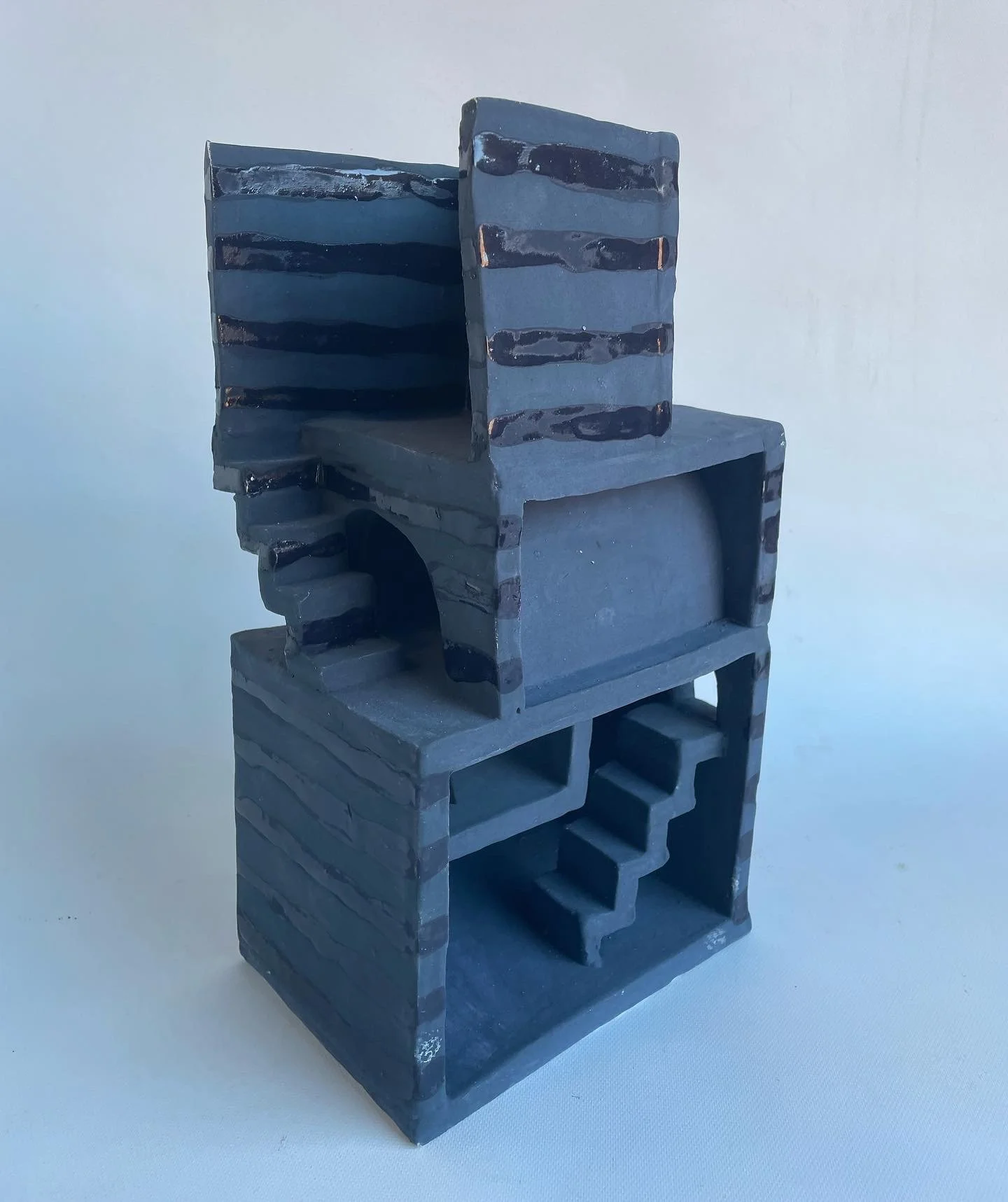 CLIMB,
ceramics,
51x33x18cm,
2022