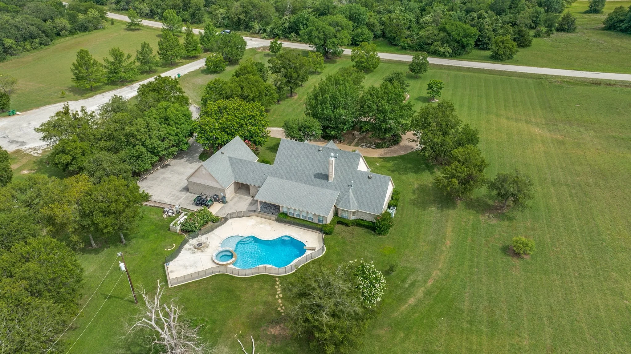 🏡 Just Listed!!!!
MLS #20987079 &ndash; 500 Navajo Court, Runaway Bay, TX &ndash; $795,000

Discover this exquisite traditional home on a peaceful cul‑de‑sac, just minutes from Lake Bridgeport. Set on 5.38 acres with no HOA or deed restrictions, thi
