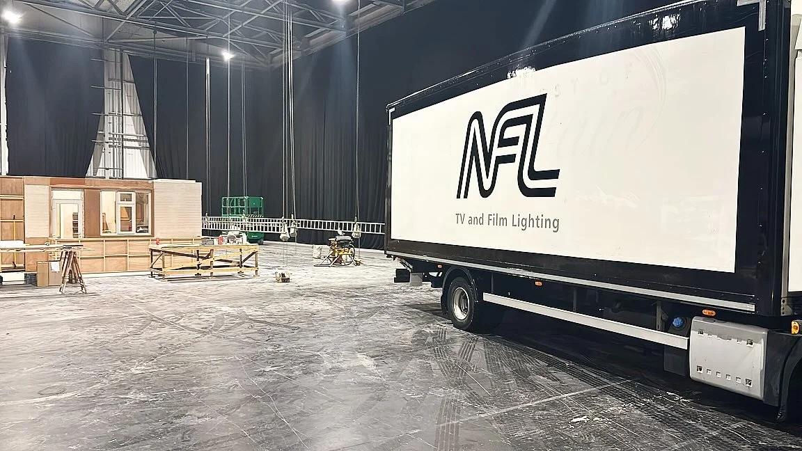 Another day another studio! 

Rig week in full swing with gaffer @curlycowper cowper on his most recent project in and around Liverpool. 

He loves an @arri sky panel and so do we. Swipe right for the progress&hellip; 

Lighting rentals UK and beyond