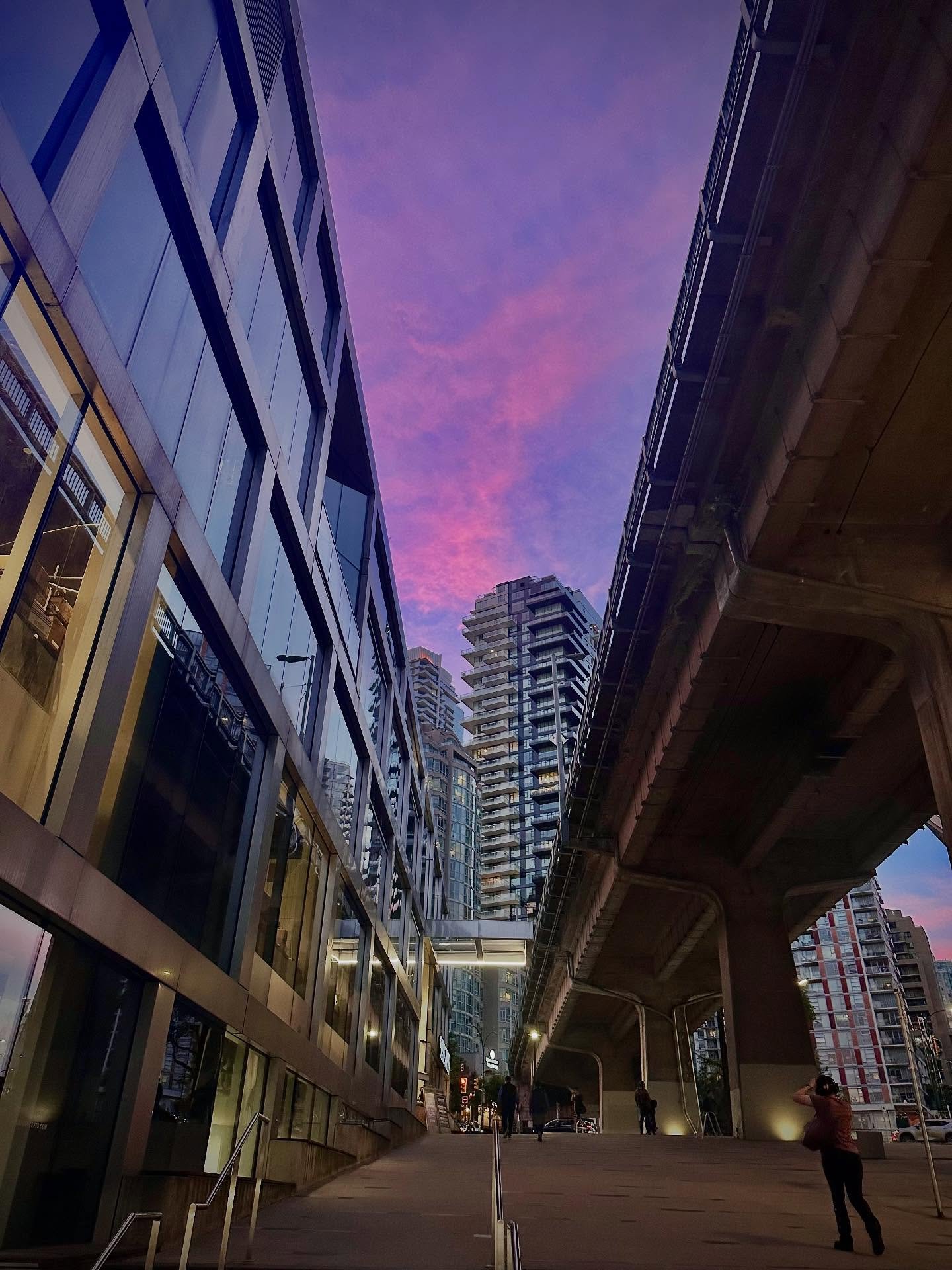 I hope you caught the sky tonight!! 🩷💜💙🩵💛🧡