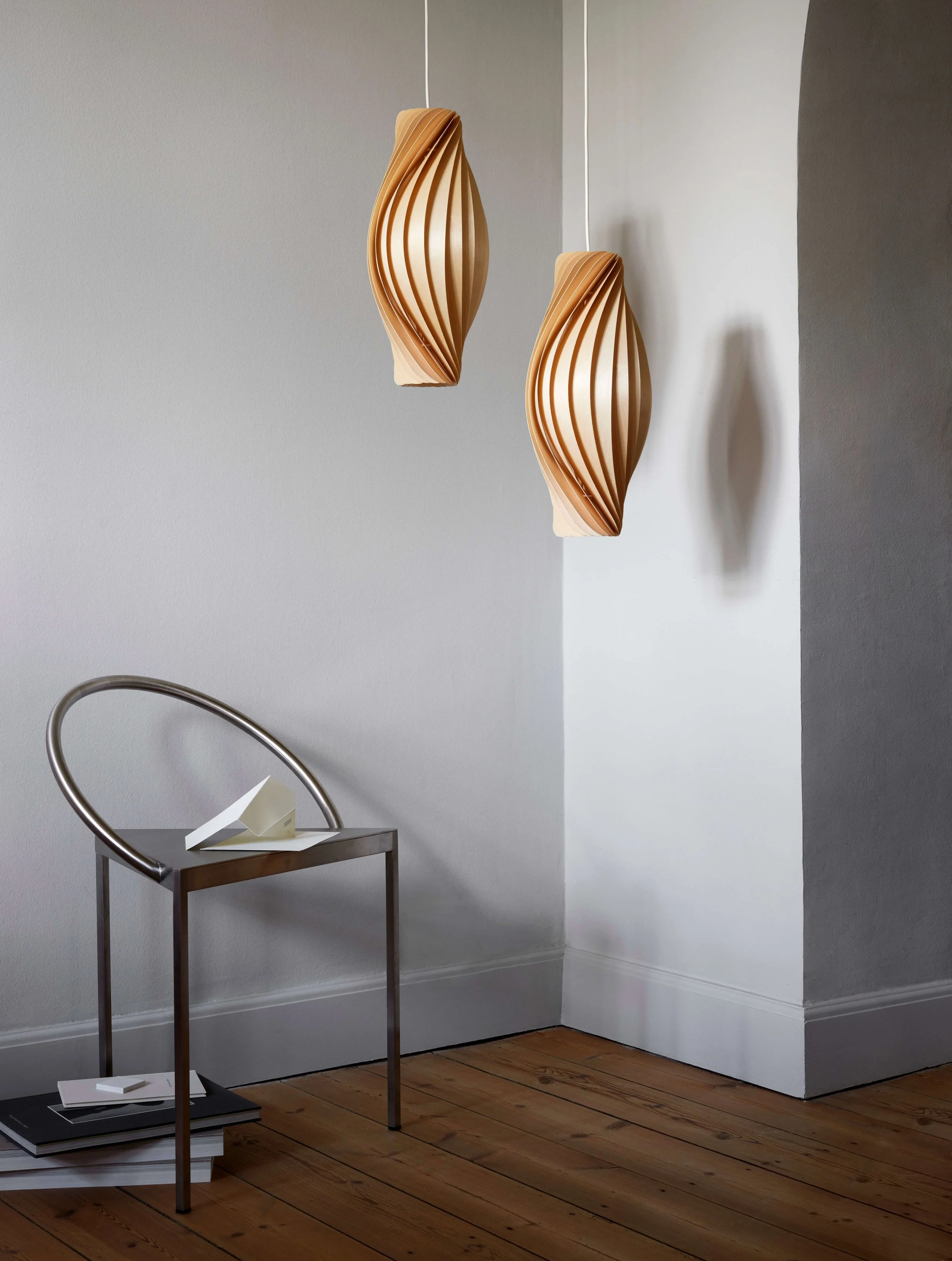 2022_05_12_Tom_Rossau_EH33708_slukket lampe-væg-samlet.jpg