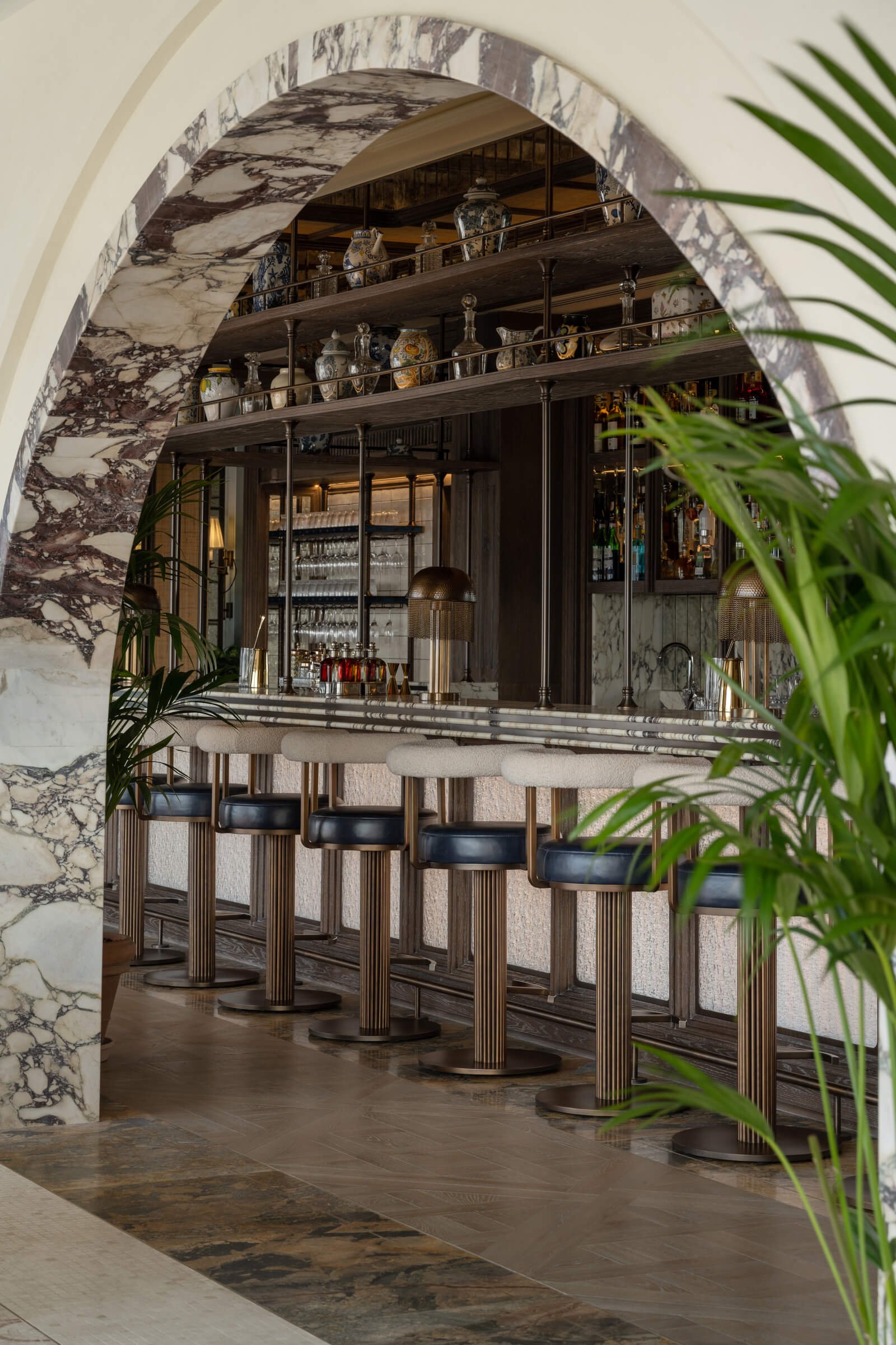 Ristorante Loren luxury design with atmospheric lighting