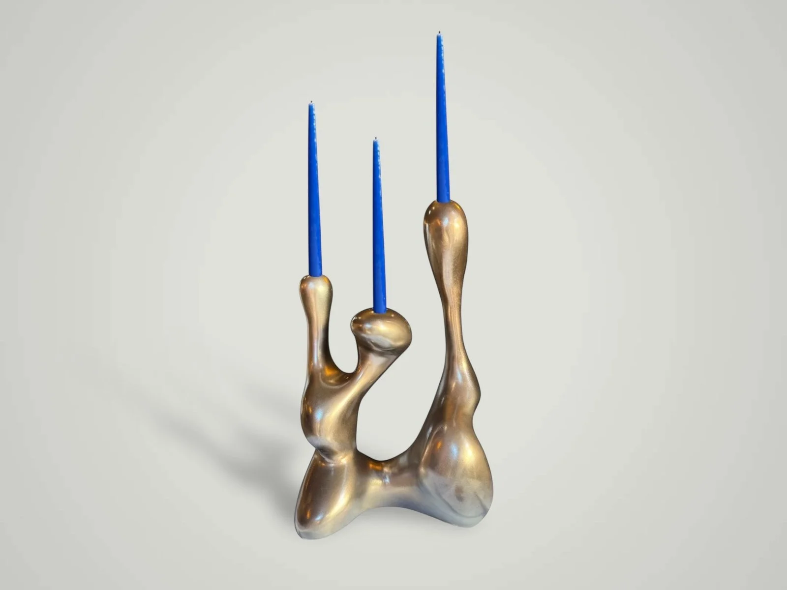 Lamiss Akar: Sculptural Bodies and Living Objects