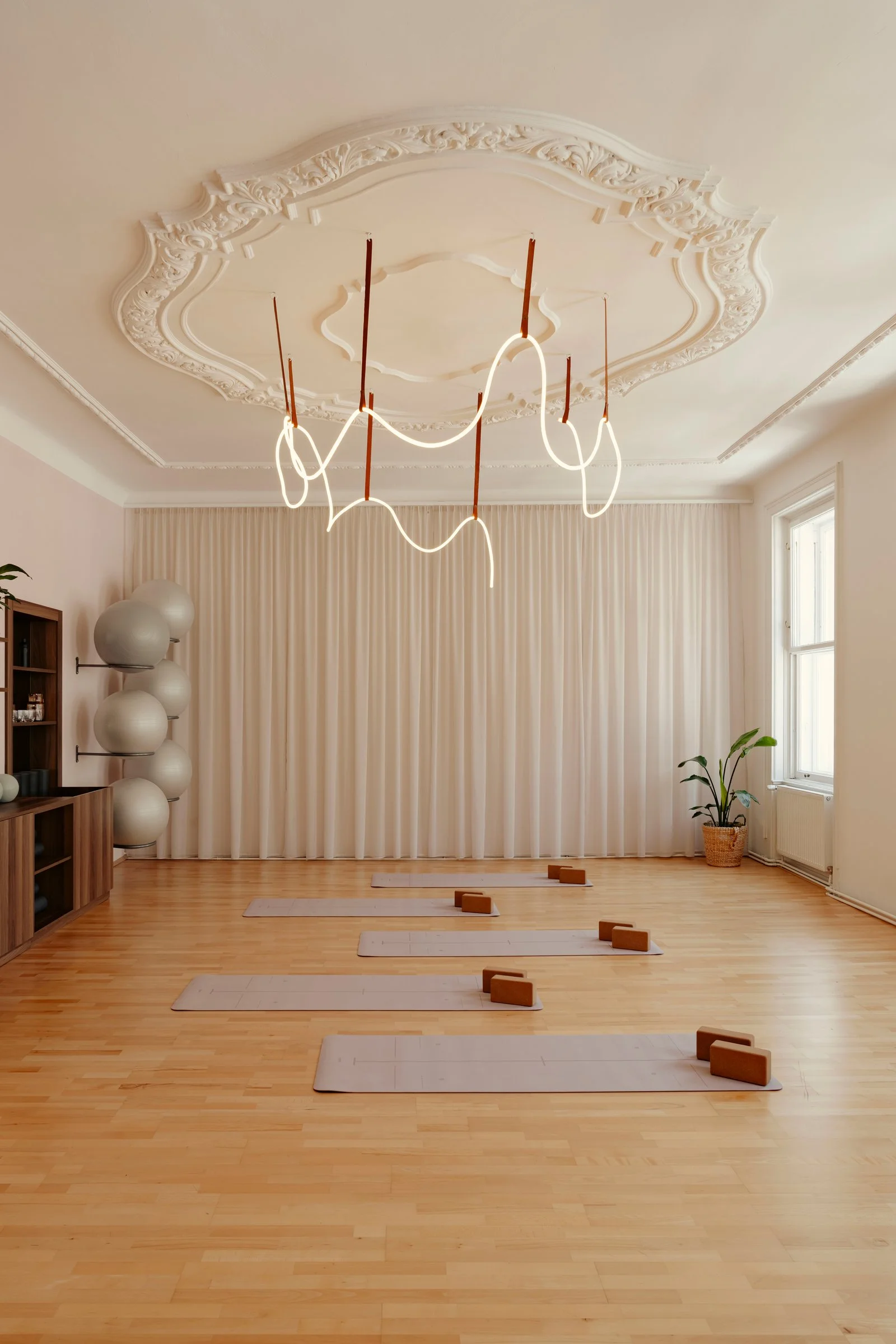 studio-hana-salley-pilates-studio-02.jpg