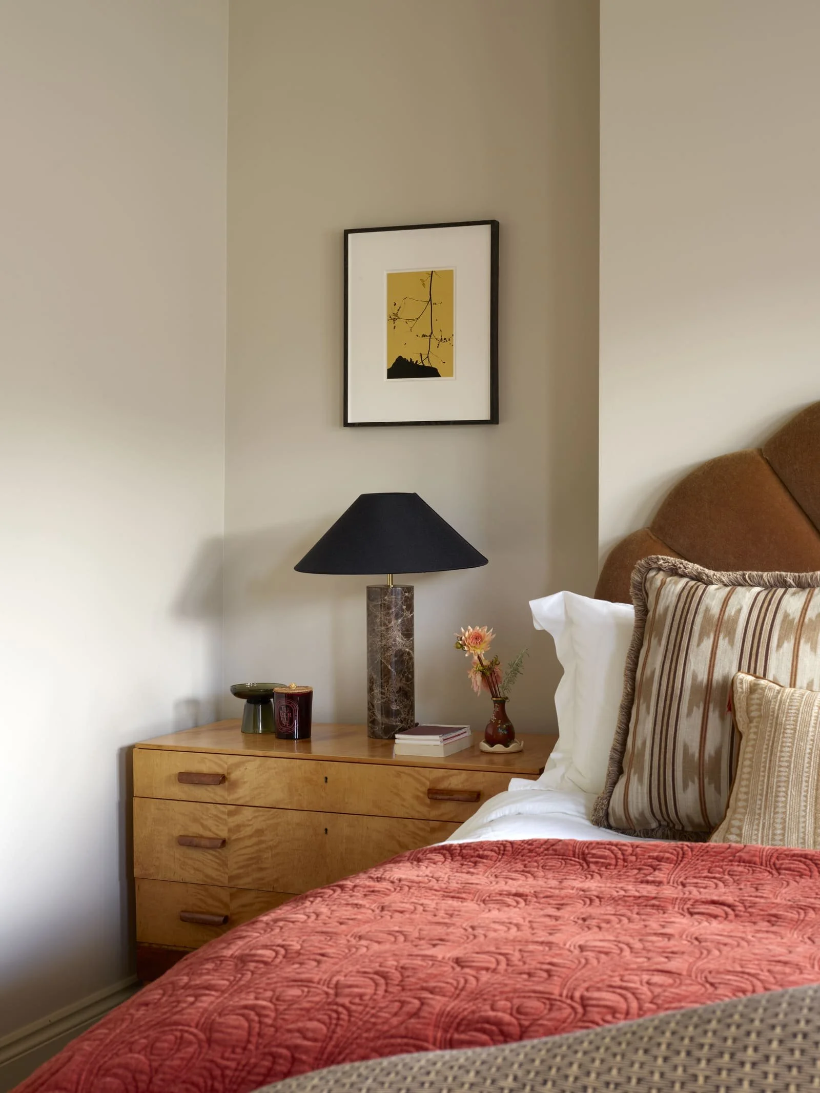anouska-tamony-artist's-master-bedroom-02.jpg