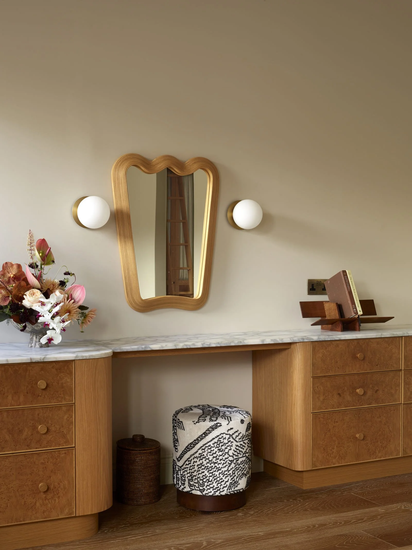 anouska-tamony-artist's-master-bedroom-03.jpg