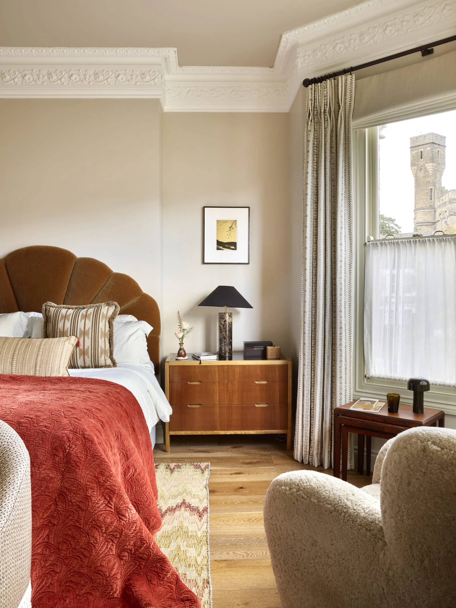 anouska-tamony-artist's-master-bedroom-04.jpg