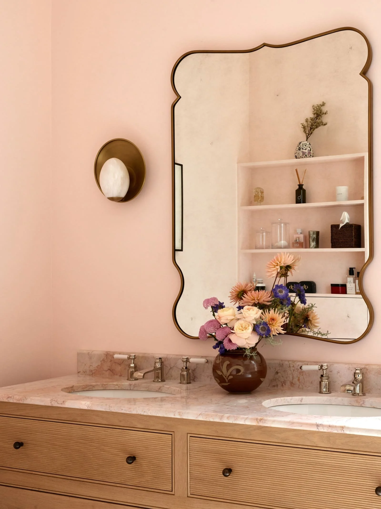 anouska-tamony-artist's-master-ensuite-02.jpg