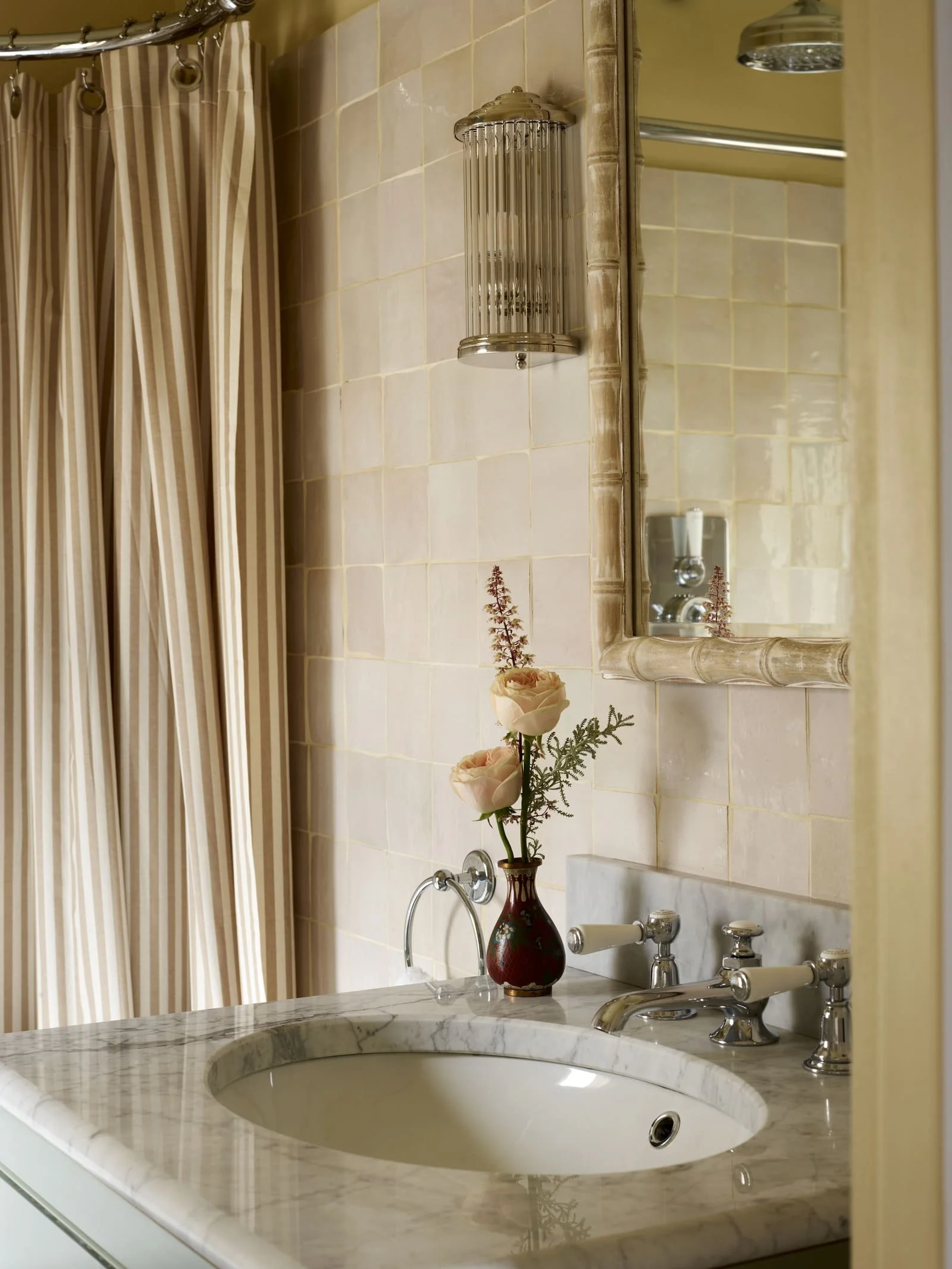 anouska-tamony-artist's-master-ensuite-03.jpg