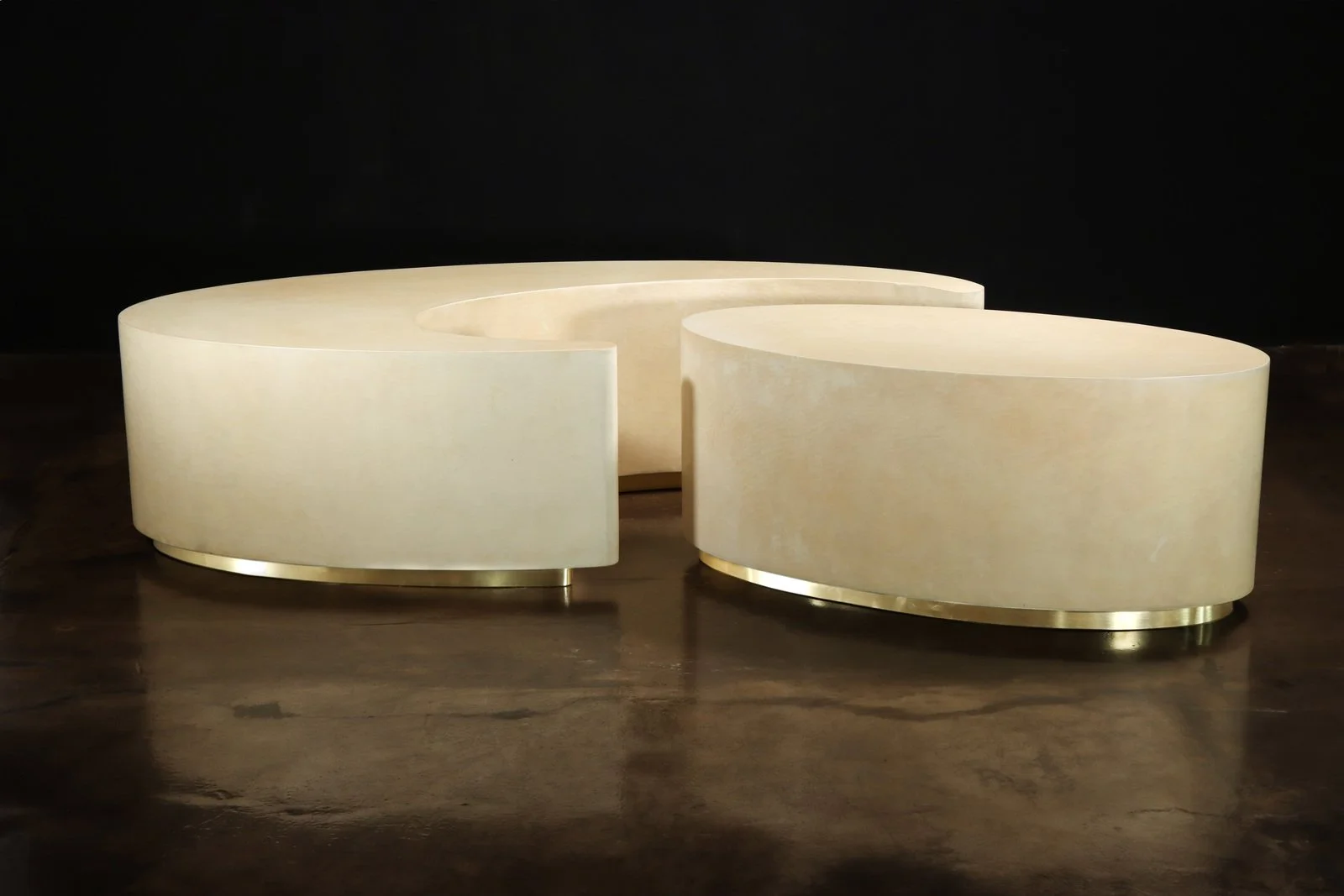 Cadenza Table by Costantini 02.jpg